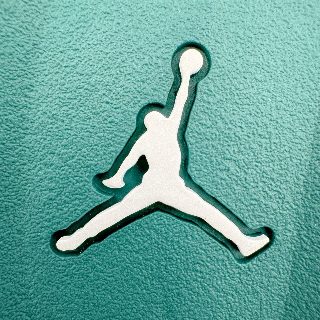 图片[22]-＃GX Air Jordan AJ4 Retro 氧化白绿 FQ8138-103 圈内最强四代 独家外贸特供尺码含 45.5 49.5 50.5 耗时半年巨作 全套原纸板楦头开发 原厂特供皮料加持 确保原汁原味 完美呈现四代版型 一比一鞋头弧度高度鞋身弧度 数据细节工艺流程均保持原鞋一致 原厂TPU网格鞋带扣 正确内里网布 菱角分明不变形无多余毛边 柔软性质感一致于原鞋 市场唯一原厂鞋扣模具 背面可见隐藏注塑口 原厂织唛标 原厂飞人电绣工艺 尾指中部跳三针 独家绑鞋带手法 印刷中底布 四线拉帮 米色美纹纸贴合固定 进口港宝加持 后跟自然饱满 全鞋荧光划线卡点 追求极致完美 每一双都是工艺品 多重QC质检 超越公司货的品控标准 实实在在的免检产品 尺码：40 40.5 41 42 42.5 43 44 44.5 45 45.5 46 47.5 48.5 49.5 50.5-选品中心