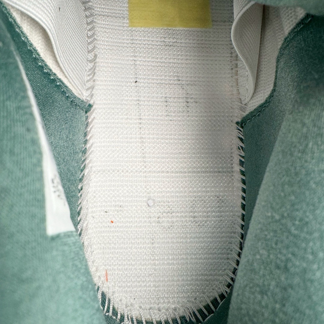 图片[23]-＃GX Air Jordan AJ4 Retro 氧化白绿 FQ8138-103 圈内最强四代 独家外贸特供尺码含 45.5 49.5 50.5 耗时半年巨作 全套原纸板楦头开发 原厂特供皮料加持 确保原汁原味 完美呈现四代版型 一比一鞋头弧度高度鞋身弧度 数据细节工艺流程均保持原鞋一致 原厂TPU网格鞋带扣 正确内里网布 菱角分明不变形无多余毛边 柔软性质感一致于原鞋 市场唯一原厂鞋扣模具 背面可见隐藏注塑口 原厂织唛标 原厂飞人电绣工艺 尾指中部跳三针 独家绑鞋带手法 印刷中底布 四线拉帮 米色美纹纸贴合固定 进口港宝加持 后跟自然饱满 全鞋荧光划线卡点 追求极致完美 每一双都是工艺品 多重QC质检 超越公司货的品控标准 实实在在的免检产品 尺码：40 40.5 41 42 42.5 43 44 44.5 45 45.5 46 47.5 48.5 49.5 50.5-选品中心