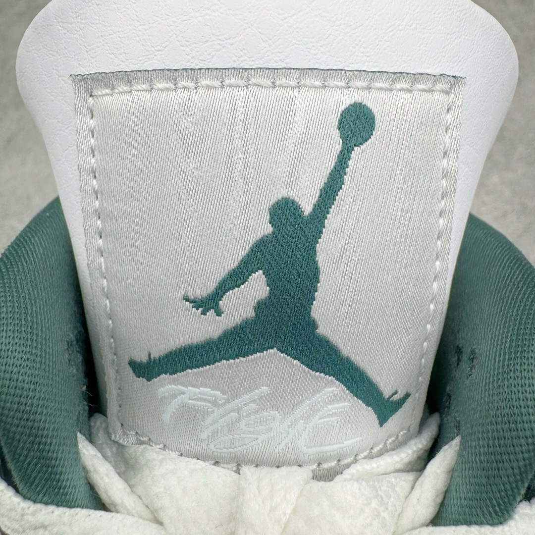 图片[16]-＃GX Air Jordan AJ4 Retro 氧化白绿 FQ8138-103 圈内最强四代 独家外贸特供尺码含 45.5 49.5 50.5 耗时半年巨作 全套原纸板楦头开发 原厂特供皮料加持 确保原汁原味 完美呈现四代版型 一比一鞋头弧度高度鞋身弧度 数据细节工艺流程均保持原鞋一致 原厂TPU网格鞋带扣 正确内里网布 菱角分明不变形无多余毛边 柔软性质感一致于原鞋 市场唯一原厂鞋扣模具 背面可见隐藏注塑口 原厂织唛标 原厂飞人电绣工艺 尾指中部跳三针 独家绑鞋带手法 印刷中底布 四线拉帮 米色美纹纸贴合固定 进口港宝加持 后跟自然饱满 全鞋荧光划线卡点 追求极致完美 每一双都是工艺品 多重QC质检 超越公司货的品控标准 实实在在的免检产品 尺码：40 40.5 41 42 42.5 43 44 44.5 45 45.5 46 47.5 48.5 49.5 50.5-选品中心