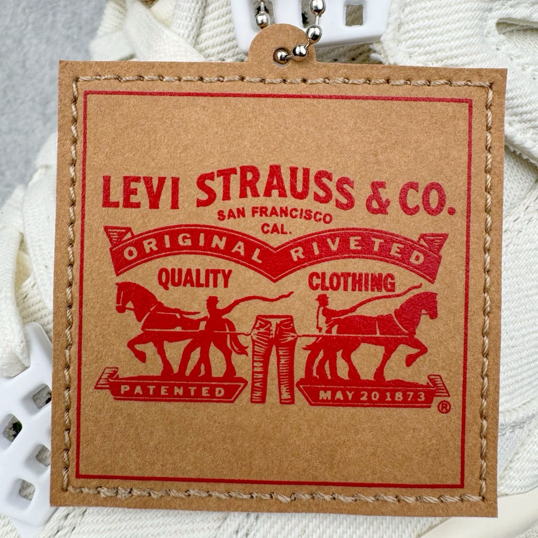 图片[11]-＃GX Levi’s x Air Jordan AJ4 \\\”Denim\\\” 李维斯联名 牛仔白 AO2571-100 圈内最强四代 独家外贸特供尺码含 45.5 49.5 50.5 耗时半年巨作 全套原纸板楦头开发 原厂特供皮料加持 确保原汁原味 完美呈现四代版型 一比一鞋头弧度高度鞋身弧度 数据细节工艺流程均保持原鞋一致 原厂TPU网格鞋带扣 正确内里网布 菱角分明不变形无多余毛边 柔软性质感一致于原鞋 市场唯一原厂鞋扣模具 背面可见隐藏注塑口 原厂织唛标 原厂飞人电绣工艺 尾指中部跳三针 独家绑鞋带手法 印刷中底布 四线拉帮 米色美纹纸贴合固定 进口港宝加持 后跟自然饱满 全鞋荧光划线卡点 追求极致完美 每一双都是工艺品 多重QC质检 超越公司货的品控标准 实实在在的免检产品 尺码：40 40.5 41 42 42.5 43 44 44.5 45 45.5 46 47.5 48.5 49.5 50.5-选品中心