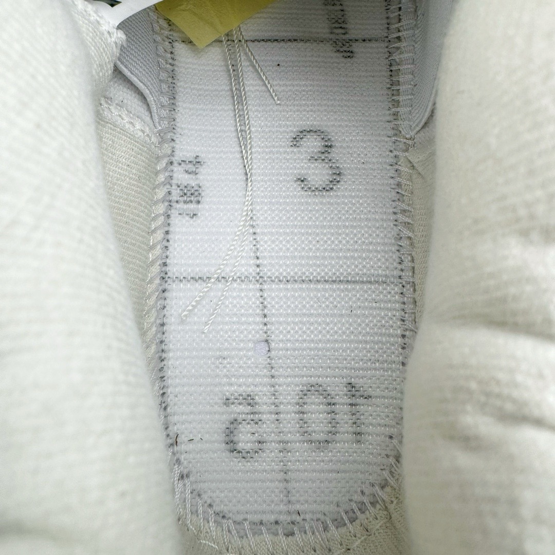图片[20]-＃GX Levi’s x Air Jordan AJ4 \\\”Denim\\\” 李维斯联名 牛仔白 AO2571-100 圈内最强四代 独家外贸特供尺码含 45.5 49.5 50.5 耗时半年巨作 全套原纸板楦头开发 原厂特供皮料加持 确保原汁原味 完美呈现四代版型 一比一鞋头弧度高度鞋身弧度 数据细节工艺流程均保持原鞋一致 原厂TPU网格鞋带扣 正确内里网布 菱角分明不变形无多余毛边 柔软性质感一致于原鞋 市场唯一原厂鞋扣模具 背面可见隐藏注塑口 原厂织唛标 原厂飞人电绣工艺 尾指中部跳三针 独家绑鞋带手法 印刷中底布 四线拉帮 米色美纹纸贴合固定 进口港宝加持 后跟自然饱满 全鞋荧光划线卡点 追求极致完美 每一双都是工艺品 多重QC质检 超越公司货的品控标准 实实在在的免检产品 尺码：40 40.5 41 42 42.5 43 44 44.5 45 45.5 46 47.5 48.5 49.5 50.5-选品中心