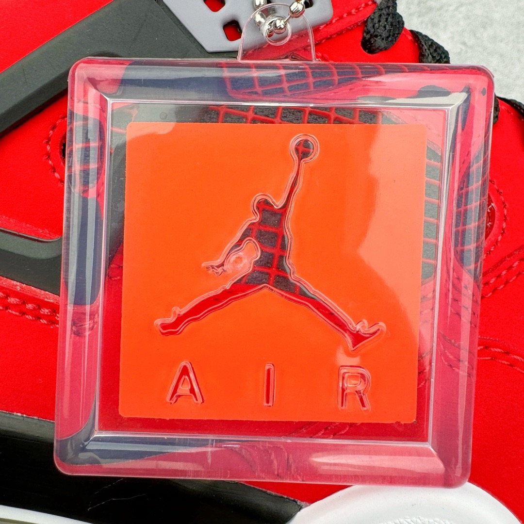 图片[15]-＃GX Air Jordan AJ4 Retro 愤怒公牛红色 308497-603 圈内最强四代 独家外贸特供尺码含 45.5 49.5 50.5 耗时半年巨作 全套原纸板楦头开发 原厂特供皮料加持 确保原汁原味 完美呈现四代版型 一比一鞋头弧度高度鞋身弧度 数据细节工艺流程均保持原鞋一致 原厂TPU网格鞋带扣 正确内里网布 菱角分明不变形无多余毛边 柔软性质感一致于原鞋 市场唯一原厂鞋扣模具 背面可见隐藏注塑口 原厂织唛标 原厂飞人电绣工艺 尾指中部跳三针 独家绑鞋带手法 印刷中底布 四线拉帮 米色美纹纸贴合固定 进口港宝加持 后跟自然饱满 全鞋荧光划线卡点 追求极致完美 每一双都是工艺品 多重QC质检 超越公司货的品控标准 实实在在的免检产品 尺码：40 40.5 41 42 42.5 43 44 44.5 45 45.5 46 47.5 48.5 49.5 50.5-选品中心