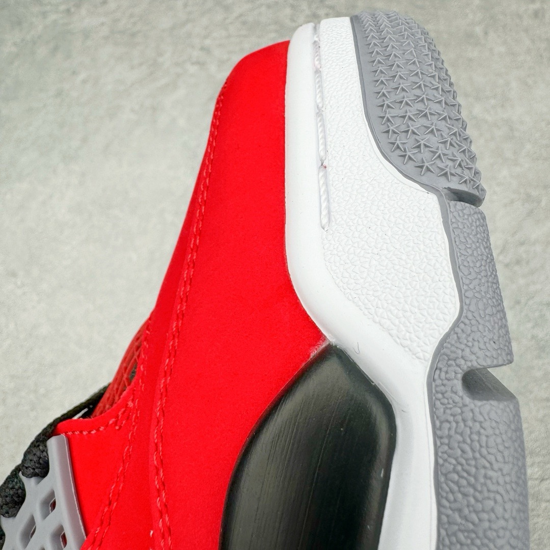 图片[17]-＃GX Air Jordan AJ4 Retro 愤怒公牛红色 308497-603 圈内最强四代 独家外贸特供尺码含 45.5 49.5 50.5 耗时半年巨作 全套原纸板楦头开发 原厂特供皮料加持 确保原汁原味 完美呈现四代版型 一比一鞋头弧度高度鞋身弧度 数据细节工艺流程均保持原鞋一致 原厂TPU网格鞋带扣 正确内里网布 菱角分明不变形无多余毛边 柔软性质感一致于原鞋 市场唯一原厂鞋扣模具 背面可见隐藏注塑口 原厂织唛标 原厂飞人电绣工艺 尾指中部跳三针 独家绑鞋带手法 印刷中底布 四线拉帮 米色美纹纸贴合固定 进口港宝加持 后跟自然饱满 全鞋荧光划线卡点 追求极致完美 每一双都是工艺品 多重QC质检 超越公司货的品控标准 实实在在的免检产品 尺码：40 40.5 41 42 42.5 43 44 44.5 45 45.5 46 47.5 48.5 49.5 50.5-选品中心