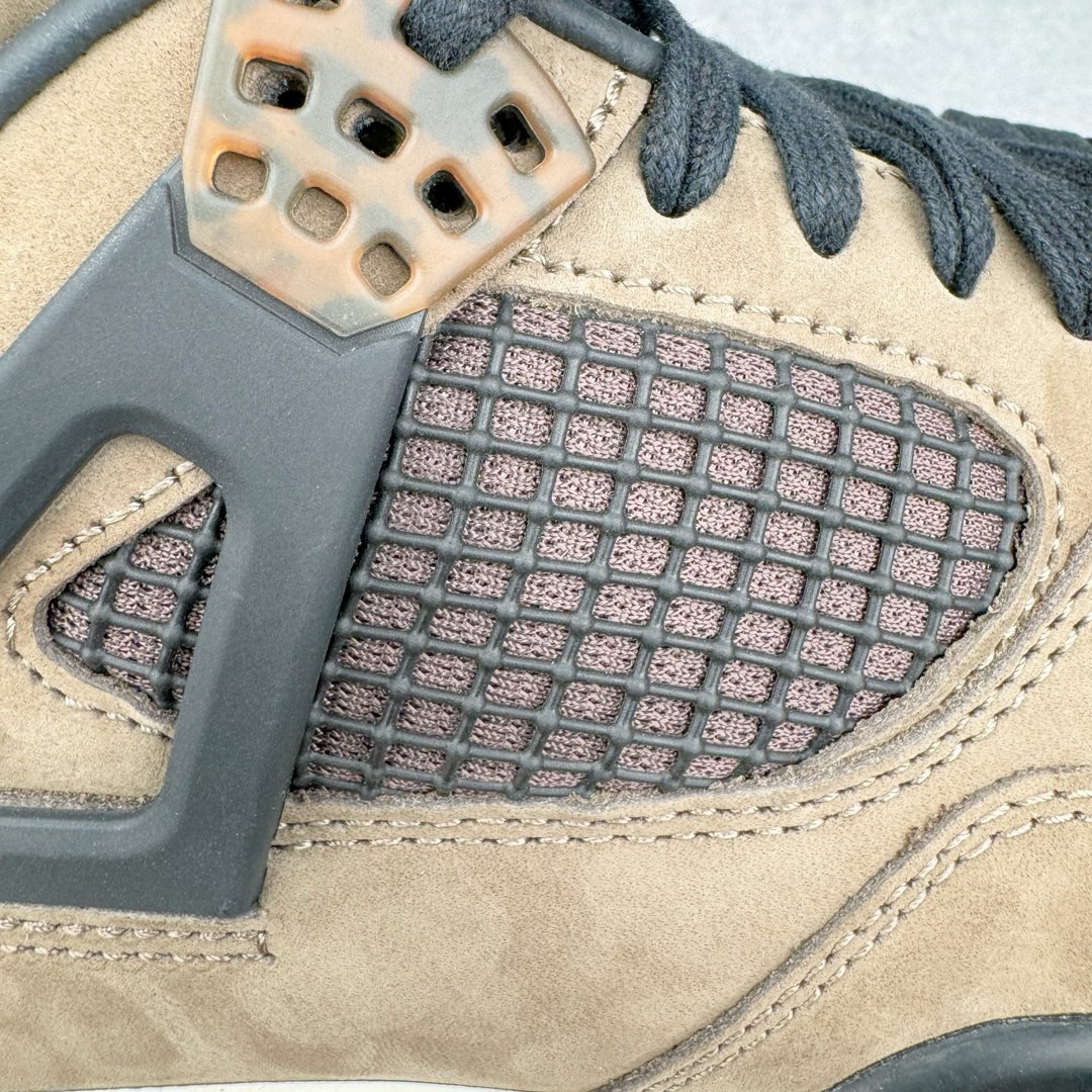 图片[17]-＃GX Travis Scott x Air Jordan AJ4 TS联名亲友限定棕色 AJ4-766302 圈内最强四代 独家外贸特供尺码含 45.5 49.5 50.5 耗时半年巨作 全套原纸板楦头开发 原厂特供皮料加持 确保原汁原味 完美呈现四代版型 一比一鞋头弧度高度鞋身弧度 数据细节工艺流程均保持原鞋一致 原厂TPU网格鞋带扣 正确内里网布 菱角分明不变形无多余毛边 柔软性质感一致于原鞋 市场唯一原厂鞋扣模具 背面可见隐藏注塑口 原厂织唛标 原厂飞人电绣工艺 尾指中部跳三针 独家绑鞋带手法 印刷中底布 四线拉帮 米色美纹纸贴合固定 进口港宝加持 后跟自然饱满 全鞋荧光划线卡点 追求极致完美 每一双都是工艺品 多重QC质检 超越公司货的品控标准 实实在在的免检产品 尺码：40 40.5 41 42 42.5 43 44 44.5 45 45.5 46 47.5 48.5 49.5 50.5-选品中心