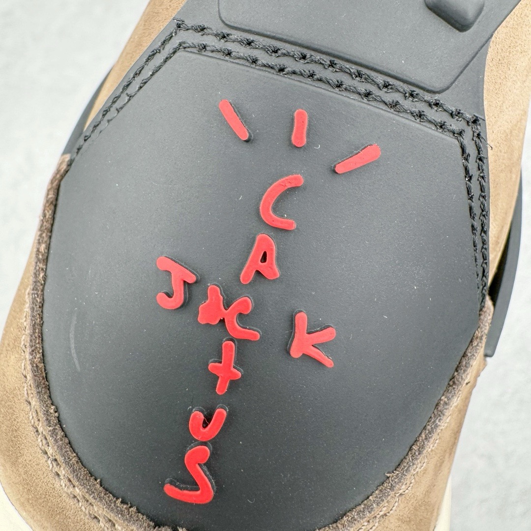 图片[15]-＃GX Travis Scott x Air Jordan AJ4 TS联名亲友限定棕色 AJ4-766302 圈内最强四代 独家外贸特供尺码含 45.5 49.5 50.5 耗时半年巨作 全套原纸板楦头开发 原厂特供皮料加持 确保原汁原味 完美呈现四代版型 一比一鞋头弧度高度鞋身弧度 数据细节工艺流程均保持原鞋一致 原厂TPU网格鞋带扣 正确内里网布 菱角分明不变形无多余毛边 柔软性质感一致于原鞋 市场唯一原厂鞋扣模具 背面可见隐藏注塑口 原厂织唛标 原厂飞人电绣工艺 尾指中部跳三针 独家绑鞋带手法 印刷中底布 四线拉帮 米色美纹纸贴合固定 进口港宝加持 后跟自然饱满 全鞋荧光划线卡点 追求极致完美 每一双都是工艺品 多重QC质检 超越公司货的品控标准 实实在在的免检产品 尺码：40 40.5 41 42 42.5 43 44 44.5 45 45.5 46 47.5 48.5 49.5 50.5-选品中心