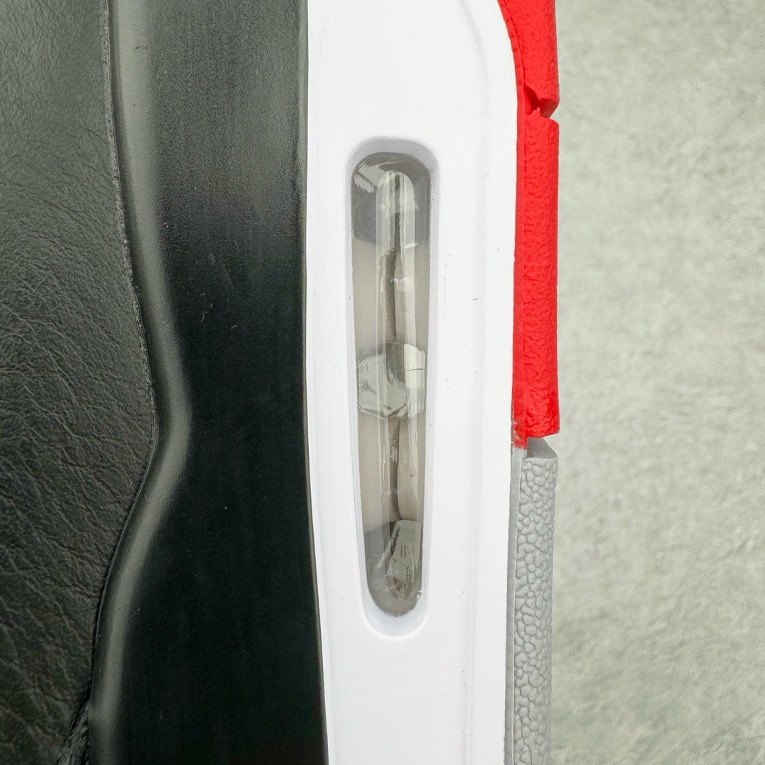 图片[15]-＃GX Air Jordan AJ4 \\\”Bred Reimagined\\\” 黑红2024 FV5029-006 全新批次 圈内最强四代 独家外贸特供尺码含 45.5 49.5 50.5 耗时半年巨作 全套原纸板楦头开发 原厂特供皮料加持 确保原汁原味 完美呈现四代版型 一比一鞋头弧度高度鞋身弧度 数据细节工艺流程均保持原鞋一致 原厂TPU网格鞋带扣 正确内里网布 菱角分明不变形无多余毛边 柔软性质感一致于原鞋 市场唯一原厂鞋扣模具 背面可见隐藏注塑口 原厂织唛标 原厂飞人电绣工艺 尾指中部跳三针 独家绑鞋带手法 印刷中底布 四线拉帮 米色美纹纸贴合固定 进口港宝加持 后跟自然饱满 全鞋荧光划线卡点 追求极致完美 每一双都是工艺品 多重QC质检 超越公司货的品控标准 实实在在的免检产品 尺码：40 40.5 41 42 42.5 43 44 44.5 45 45.5 46 47.5 48.5 49.5 50.5-选品中心