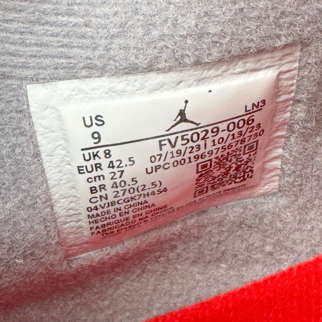 图片[17]-＃GX Air Jordan AJ4 \\\”Bred Reimagined\\\” 黑红2024 FV5029-006 全新批次 圈内最强四代 独家外贸特供尺码含 45.5 49.5 50.5 耗时半年巨作 全套原纸板楦头开发 原厂特供皮料加持 确保原汁原味 完美呈现四代版型 一比一鞋头弧度高度鞋身弧度 数据细节工艺流程均保持原鞋一致 原厂TPU网格鞋带扣 正确内里网布 菱角分明不变形无多余毛边 柔软性质感一致于原鞋 市场唯一原厂鞋扣模具 背面可见隐藏注塑口 原厂织唛标 原厂飞人电绣工艺 尾指中部跳三针 独家绑鞋带手法 印刷中底布 四线拉帮 米色美纹纸贴合固定 进口港宝加持 后跟自然饱满 全鞋荧光划线卡点 追求极致完美 每一双都是工艺品 多重QC质检 超越公司货的品控标准 实实在在的免检产品 尺码：40 40.5 41 42 42.5 43 44 44.5 45 45.5 46 47.5 48.5 49.5 50.5-选品中心