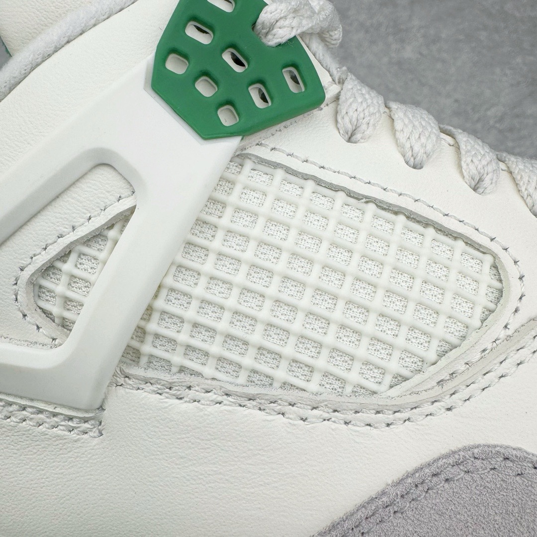 图片[10]-＃GX NK SB x Air Jordan AJ4 联名绿松石 白绿 DR5415-103 全新批次 重点区分市面 唯一正确细节 后跟饰片中心位置有合模线 超弹硅胶材质 内层不织布补强 补强为硅胶提供更强耐久性 避免断裂 圈内最强四代 独家外贸特供尺码含 45.5 49.5 50.5 耗时半年巨作 全套原纸板楦头开发 原厂特供皮料加持 确保原汁原味 完美呈现四代版型 一比一鞋头弧度高度鞋身弧度 数据细节工艺流程均保持原鞋一致 原厂TPU网格鞋带扣 正确内里网布 菱角分明不变形无多余毛边 柔软性质感一致于原鞋 市场唯一原厂鞋扣模具 背面可见隐藏注塑口 原厂织唛标 原厂飞人电绣工艺 尾指中部跳三针 独家绑鞋带手法 印刷中底布 四线拉帮 米色美纹纸贴合固定 进口港宝加持 后跟自然饱满 全鞋荧光划线卡点 追求极致完美 每一双都是工艺品 多重QC质检 超越公司货的品控标准 实实在在的免检产品 尺码：40 40.5 41 42 42.5 43 44 44.5 45 45.5 46 47.5 48.5 49.5 50.5-选品中心