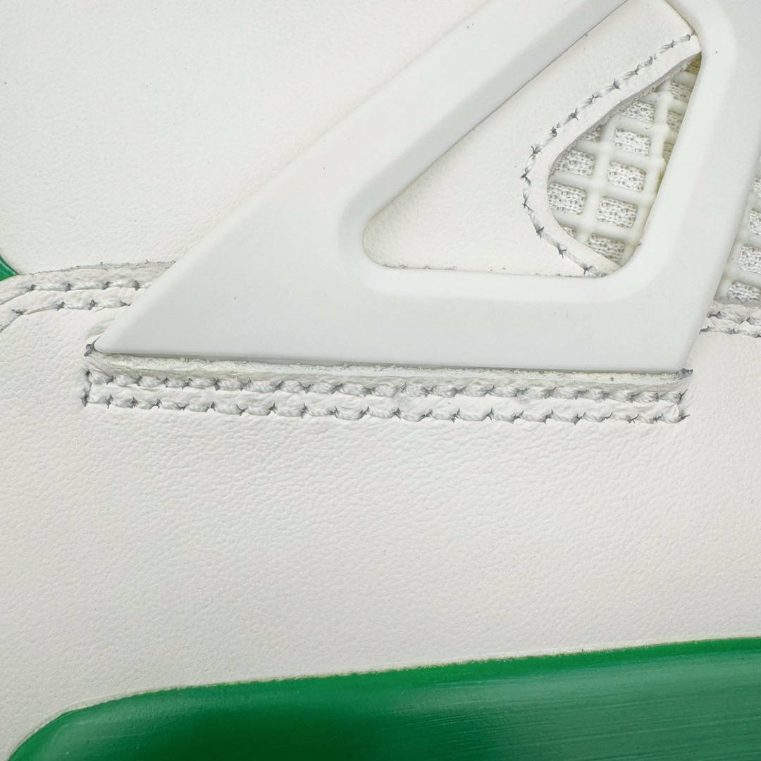 图片[11]-＃GX NK SB x Air Jordan AJ4 联名绿松石 白绿 DR5415-103 全新批次 重点区分市面 唯一正确细节 后跟饰片中心位置有合模线 超弹硅胶材质 内层不织布补强 补强为硅胶提供更强耐久性 避免断裂 圈内最强四代 独家外贸特供尺码含 45.5 49.5 50.5 耗时半年巨作 全套原纸板楦头开发 原厂特供皮料加持 确保原汁原味 完美呈现四代版型 一比一鞋头弧度高度鞋身弧度 数据细节工艺流程均保持原鞋一致 原厂TPU网格鞋带扣 正确内里网布 菱角分明不变形无多余毛边 柔软性质感一致于原鞋 市场唯一原厂鞋扣模具 背面可见隐藏注塑口 原厂织唛标 原厂飞人电绣工艺 尾指中部跳三针 独家绑鞋带手法 印刷中底布 四线拉帮 米色美纹纸贴合固定 进口港宝加持 后跟自然饱满 全鞋荧光划线卡点 追求极致完美 每一双都是工艺品 多重QC质检 超越公司货的品控标准 实实在在的免检产品 尺码：40 40.5 41 42 42.5 43 44 44.5 45 45.5 46 47.5 48.5 49.5 50.5-选品中心