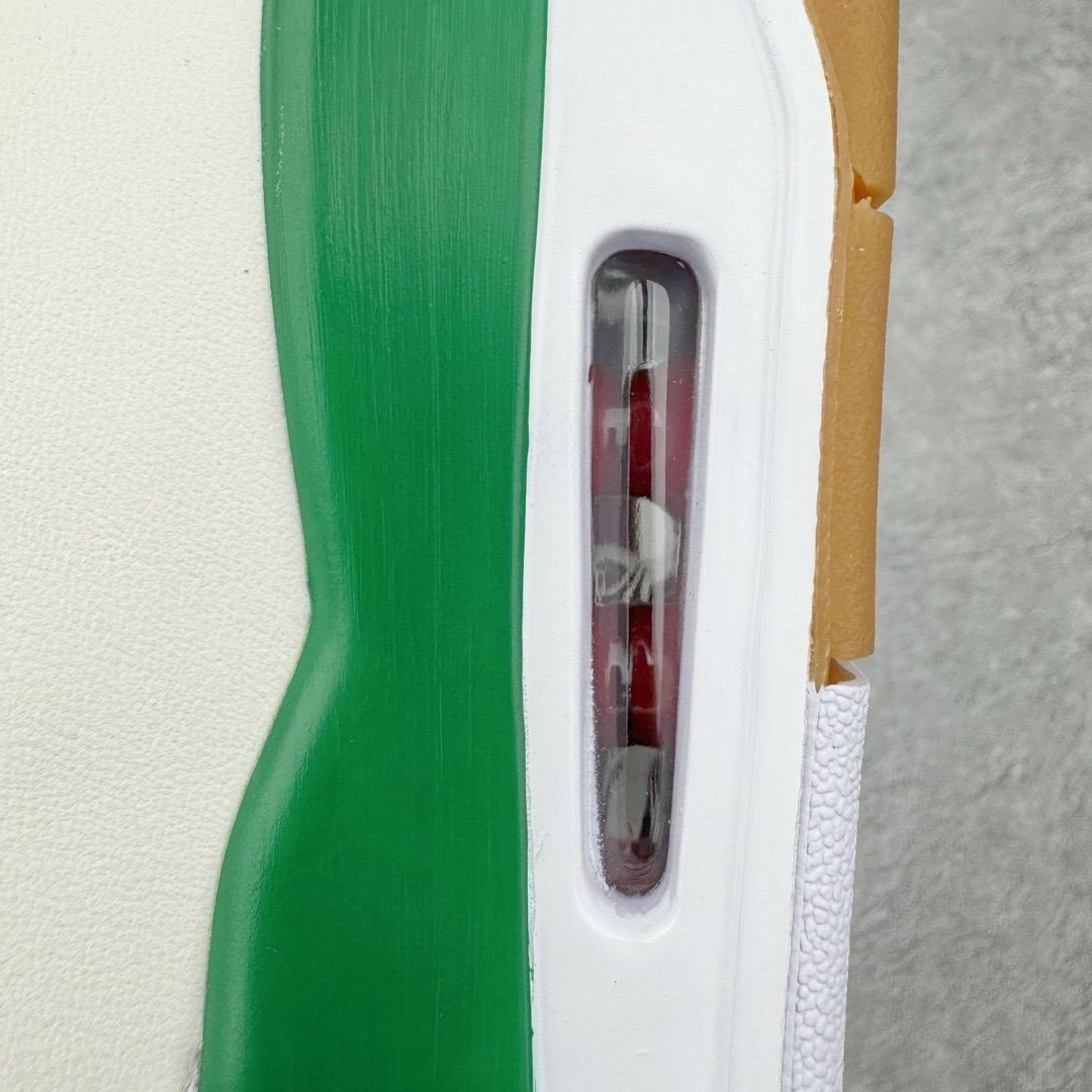图片[14]-＃GX NK SB x Air Jordan AJ4 联名绿松石 白绿 DR5415-103 全新批次 重点区分市面 唯一正确细节 后跟饰片中心位置有合模线 超弹硅胶材质 内层不织布补强 补强为硅胶提供更强耐久性 避免断裂 圈内最强四代 独家外贸特供尺码含 45.5 49.5 50.5 耗时半年巨作 全套原纸板楦头开发 原厂特供皮料加持 确保原汁原味 完美呈现四代版型 一比一鞋头弧度高度鞋身弧度 数据细节工艺流程均保持原鞋一致 原厂TPU网格鞋带扣 正确内里网布 菱角分明不变形无多余毛边 柔软性质感一致于原鞋 市场唯一原厂鞋扣模具 背面可见隐藏注塑口 原厂织唛标 原厂飞人电绣工艺 尾指中部跳三针 独家绑鞋带手法 印刷中底布 四线拉帮 米色美纹纸贴合固定 进口港宝加持 后跟自然饱满 全鞋荧光划线卡点 追求极致完美 每一双都是工艺品 多重QC质检 超越公司货的品控标准 实实在在的免检产品 尺码：40 40.5 41 42 42.5 43 44 44.5 45 45.5 46 47.5 48.5 49.5 50.5-选品中心