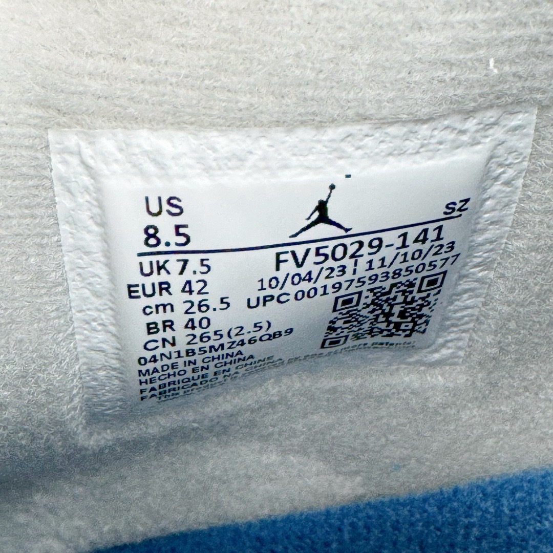 图片[18]-＃GX Air Jordan AJ4 Retro \\\”Military Blue\\\” 白蓝2024 FV5029-141 圈内最强四代 独家外贸特供尺码含 45.5 49.5 50.5 耗时半年巨作 全套原纸板楦头开发 原厂特供皮料加持 确保原汁原味 完美呈现四代版型 一比一鞋头弧度高度鞋身弧度 数据细节工艺流程均保持原鞋一致 原厂TPU网格鞋带扣 正确内里网布 菱角分明不变形无多余毛边 柔软性质感一致于原鞋 市场唯一原厂鞋扣模具 背面可见隐藏注塑口 原厂织唛标 原厂飞人电绣工艺 尾指中部跳三针 独家绑鞋带手法 印刷中底布 四线拉帮 米色美纹纸贴合固定 进口港宝加持 后跟自然饱满 全鞋荧光划线卡点 追求极致完美 每一双都是工艺品 多重QC质检 超越公司货的品控标准 实实在在的免检产品 尺码：40 40.5 41 42 42.5 43 44 44.5 45 45.5 46 47.5 48.5 49.5 50.5-选品中心