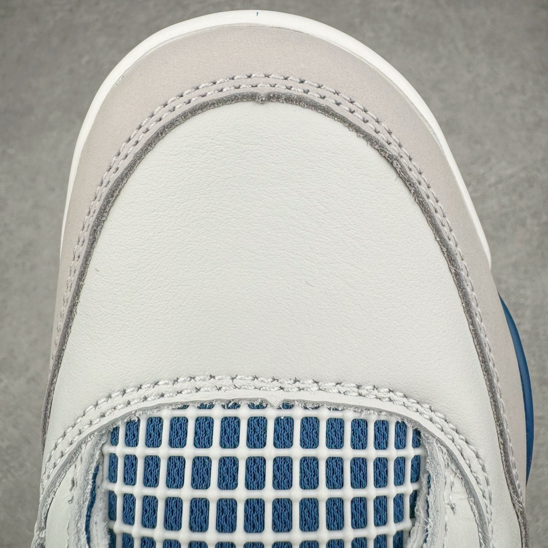 图片[12]-＃GX Air Jordan AJ4 Retro \\\”Military Blue\\\” 白蓝2024 FV5029-141 圈内最强四代 独家外贸特供尺码含 45.5 49.5 50.5 耗时半年巨作 全套原纸板楦头开发 原厂特供皮料加持 确保原汁原味 完美呈现四代版型 一比一鞋头弧度高度鞋身弧度 数据细节工艺流程均保持原鞋一致 原厂TPU网格鞋带扣 正确内里网布 菱角分明不变形无多余毛边 柔软性质感一致于原鞋 市场唯一原厂鞋扣模具 背面可见隐藏注塑口 原厂织唛标 原厂飞人电绣工艺 尾指中部跳三针 独家绑鞋带手法 印刷中底布 四线拉帮 米色美纹纸贴合固定 进口港宝加持 后跟自然饱满 全鞋荧光划线卡点 追求极致完美 每一双都是工艺品 多重QC质检 超越公司货的品控标准 实实在在的免检产品 尺码：40 40.5 41 42 42.5 43 44 44.5 45 45.5 46 47.5 48.5 49.5 50.5-选品中心