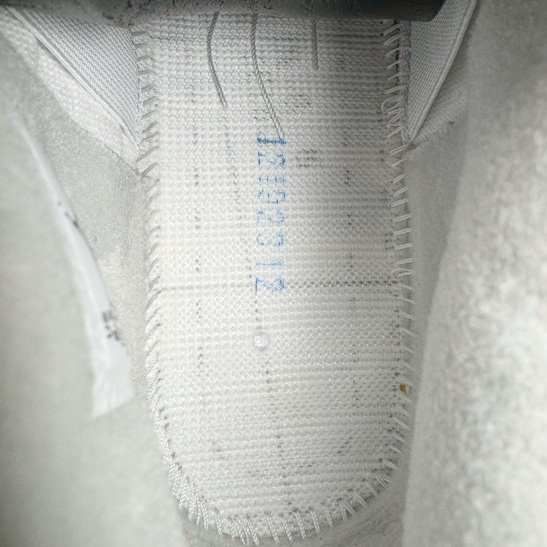 图片[17]-＃GX Air Jordan AJ4 Retro \\\”Military Blue\\\” 白蓝2024 FV5029-141 圈内最强四代 独家外贸特供尺码含 45.5 49.5 50.5 耗时半年巨作 全套原纸板楦头开发 原厂特供皮料加持 确保原汁原味 完美呈现四代版型 一比一鞋头弧度高度鞋身弧度 数据细节工艺流程均保持原鞋一致 原厂TPU网格鞋带扣 正确内里网布 菱角分明不变形无多余毛边 柔软性质感一致于原鞋 市场唯一原厂鞋扣模具 背面可见隐藏注塑口 原厂织唛标 原厂飞人电绣工艺 尾指中部跳三针 独家绑鞋带手法 印刷中底布 四线拉帮 米色美纹纸贴合固定 进口港宝加持 后跟自然饱满 全鞋荧光划线卡点 追求极致完美 每一双都是工艺品 多重QC质检 超越公司货的品控标准 实实在在的免检产品 尺码：40 40.5 41 42 42.5 43 44 44.5 45 45.5 46 47.5 48.5 49.5 50.5-选品中心