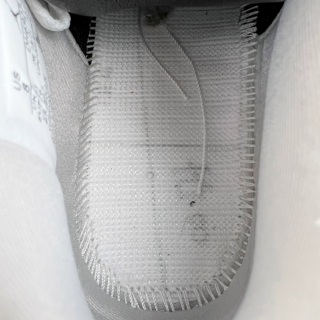 图片[18]-＃GX Air Jordan AJ4 Retro 小白水泥 DH6927-111 圈内最强四代 独家外贸特供尺码含 45.5 49.5 50.5 耗时半年巨作 全套原纸板楦头开发 原厂特供皮料加持 确保原汁原味 完美呈现四代版型 一比一鞋头弧度高度鞋身弧度 数据细节工艺流程均保持原鞋一致 原厂TPU网格鞋带扣 正确内里网布 菱角分明不变形无多余毛边 柔软性质感一致于原鞋 市场唯一原厂鞋扣模具 背面可见隐藏注塑口 原厂织唛标 原厂飞人电绣工艺 尾指中部跳三针 独家绑鞋带手法 印刷中底布 四线拉帮 米色美纹纸贴合固定 进口港宝加持 后跟自然饱满 全鞋荧光划线卡点 追求极致完美 每一双都是工艺品 多重QC质检 超越公司货的品控标准 实实在在的免检产品 尺码：40 40.5 41 42 42.5 43 44 44.5 45 45.5 46 47.5 48.5 49.5 50.5-选品中心