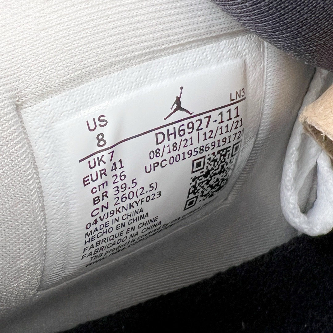 图片[17]-＃GX Air Jordan AJ4 Retro 小白水泥 DH6927-111 圈内最强四代 独家外贸特供尺码含 45.5 49.5 50.5 耗时半年巨作 全套原纸板楦头开发 原厂特供皮料加持 确保原汁原味 完美呈现四代版型 一比一鞋头弧度高度鞋身弧度 数据细节工艺流程均保持原鞋一致 原厂TPU网格鞋带扣 正确内里网布 菱角分明不变形无多余毛边 柔软性质感一致于原鞋 市场唯一原厂鞋扣模具 背面可见隐藏注塑口 原厂织唛标 原厂飞人电绣工艺 尾指中部跳三针 独家绑鞋带手法 印刷中底布 四线拉帮 米色美纹纸贴合固定 进口港宝加持 后跟自然饱满 全鞋荧光划线卡点 追求极致完美 每一双都是工艺品 多重QC质检 超越公司货的品控标准 实实在在的免检产品 尺码：40 40.5 41 42 42.5 43 44 44.5 45 45.5 46 47.5 48.5 49.5 50.5-选品中心