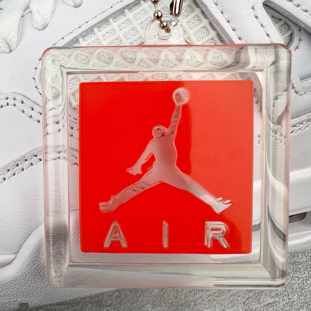 图片[18]-＃GX Air Jordan AJ4 Retro 纯白/白猫 308497-100 圈内最强四代 独家外贸特供尺码含 45.5 49.5 50.5 耗时半年巨作 全套原纸板楦头开发 原厂特供皮料加持 确保原汁原味 完美呈现四代版型 一比一鞋头弧度高度鞋身弧度 数据细节工艺流程均保持原鞋一致 原厂TPU网格鞋带扣 正确内里网布 菱角分明不变形无多余毛边 柔软性质感一致于原鞋 市场唯一原厂鞋扣模具 背面可见隐藏注塑口 原厂织唛标 原厂飞人电绣工艺 尾指中部跳三针 独家绑鞋带手法 印刷中底布 四线拉帮 米色美纹纸贴合固定 进口港宝加持 后跟自然饱满 全鞋荧光划线卡点 追求极致完美 每一双都是工艺品 多重QC质检 超越公司货的品控标准 实实在在的免检产品 尺码：40 40.5 41 42 42.5 43 44 44.5 45 45.5 46 47.5 48.5 49.5 50.5-选品中心