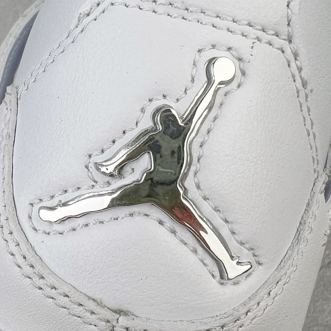 图片[11]-＃GX Air Jordan AJ4 Retro 纯白/白猫 308497-100 圈内最强四代 独家外贸特供尺码含 45.5 49.5 50.5 耗时半年巨作 全套原纸板楦头开发 原厂特供皮料加持 确保原汁原味 完美呈现四代版型 一比一鞋头弧度高度鞋身弧度 数据细节工艺流程均保持原鞋一致 原厂TPU网格鞋带扣 正确内里网布 菱角分明不变形无多余毛边 柔软性质感一致于原鞋 市场唯一原厂鞋扣模具 背面可见隐藏注塑口 原厂织唛标 原厂飞人电绣工艺 尾指中部跳三针 独家绑鞋带手法 印刷中底布 四线拉帮 米色美纹纸贴合固定 进口港宝加持 后跟自然饱满 全鞋荧光划线卡点 追求极致完美 每一双都是工艺品 多重QC质检 超越公司货的品控标准 实实在在的免检产品 尺码：40 40.5 41 42 42.5 43 44 44.5 45 45.5 46 47.5 48.5 49.5 50.5-选品中心
