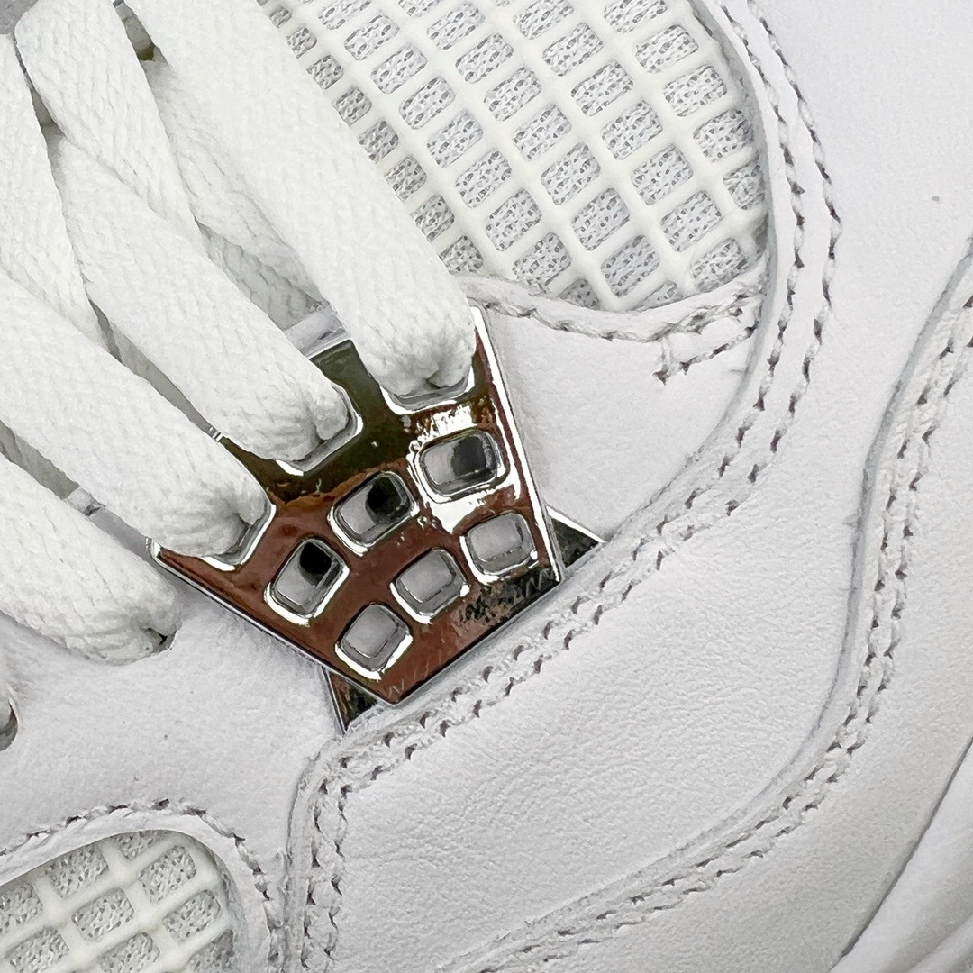 图片[13]-＃GX Air Jordan AJ4 Retro 纯白/白猫 308497-100 圈内最强四代 独家外贸特供尺码含 45.5 49.5 50.5 耗时半年巨作 全套原纸板楦头开发 原厂特供皮料加持 确保原汁原味 完美呈现四代版型 一比一鞋头弧度高度鞋身弧度 数据细节工艺流程均保持原鞋一致 原厂TPU网格鞋带扣 正确内里网布 菱角分明不变形无多余毛边 柔软性质感一致于原鞋 市场唯一原厂鞋扣模具 背面可见隐藏注塑口 原厂织唛标 原厂飞人电绣工艺 尾指中部跳三针 独家绑鞋带手法 印刷中底布 四线拉帮 米色美纹纸贴合固定 进口港宝加持 后跟自然饱满 全鞋荧光划线卡点 追求极致完美 每一双都是工艺品 多重QC质检 超越公司货的品控标准 实实在在的免检产品 尺码：40 40.5 41 42 42.5 43 44 44.5 45 45.5 46 47.5 48.5 49.5 50.5-选品中心