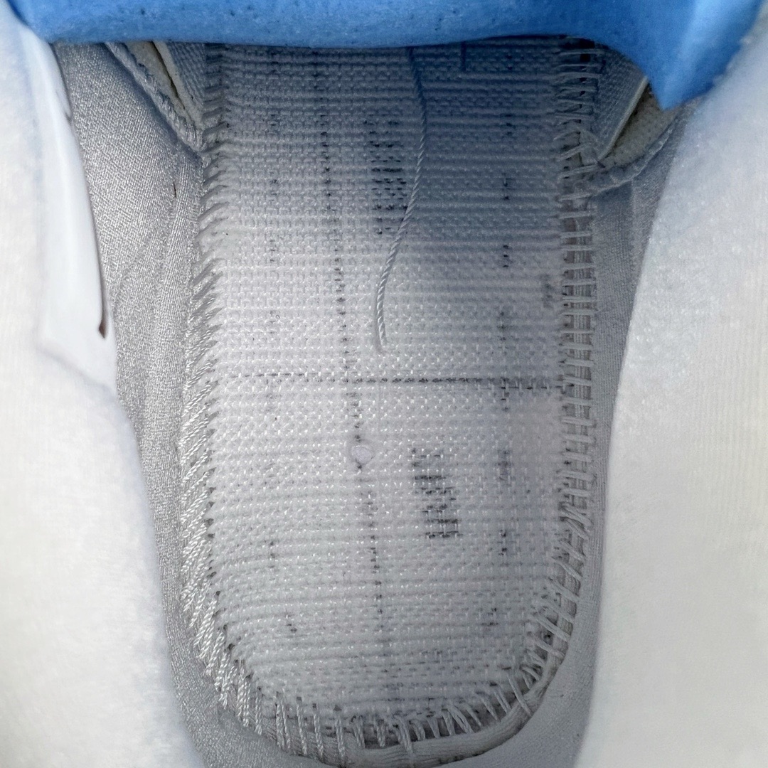 图片[17]-＃GX Air Jordan AJ4 Retro 纯白/白猫 308497-100 圈内最强四代 独家外贸特供尺码含 45.5 49.5 50.5 耗时半年巨作 全套原纸板楦头开发 原厂特供皮料加持 确保原汁原味 完美呈现四代版型 一比一鞋头弧度高度鞋身弧度 数据细节工艺流程均保持原鞋一致 原厂TPU网格鞋带扣 正确内里网布 菱角分明不变形无多余毛边 柔软性质感一致于原鞋 市场唯一原厂鞋扣模具 背面可见隐藏注塑口 原厂织唛标 原厂飞人电绣工艺 尾指中部跳三针 独家绑鞋带手法 印刷中底布 四线拉帮 米色美纹纸贴合固定 进口港宝加持 后跟自然饱满 全鞋荧光划线卡点 追求极致完美 每一双都是工艺品 多重QC质检 超越公司货的品控标准 实实在在的免检产品 尺码：40 40.5 41 42 42.5 43 44 44.5 45 45.5 46 47.5 48.5 49.5 50.5-选品中心