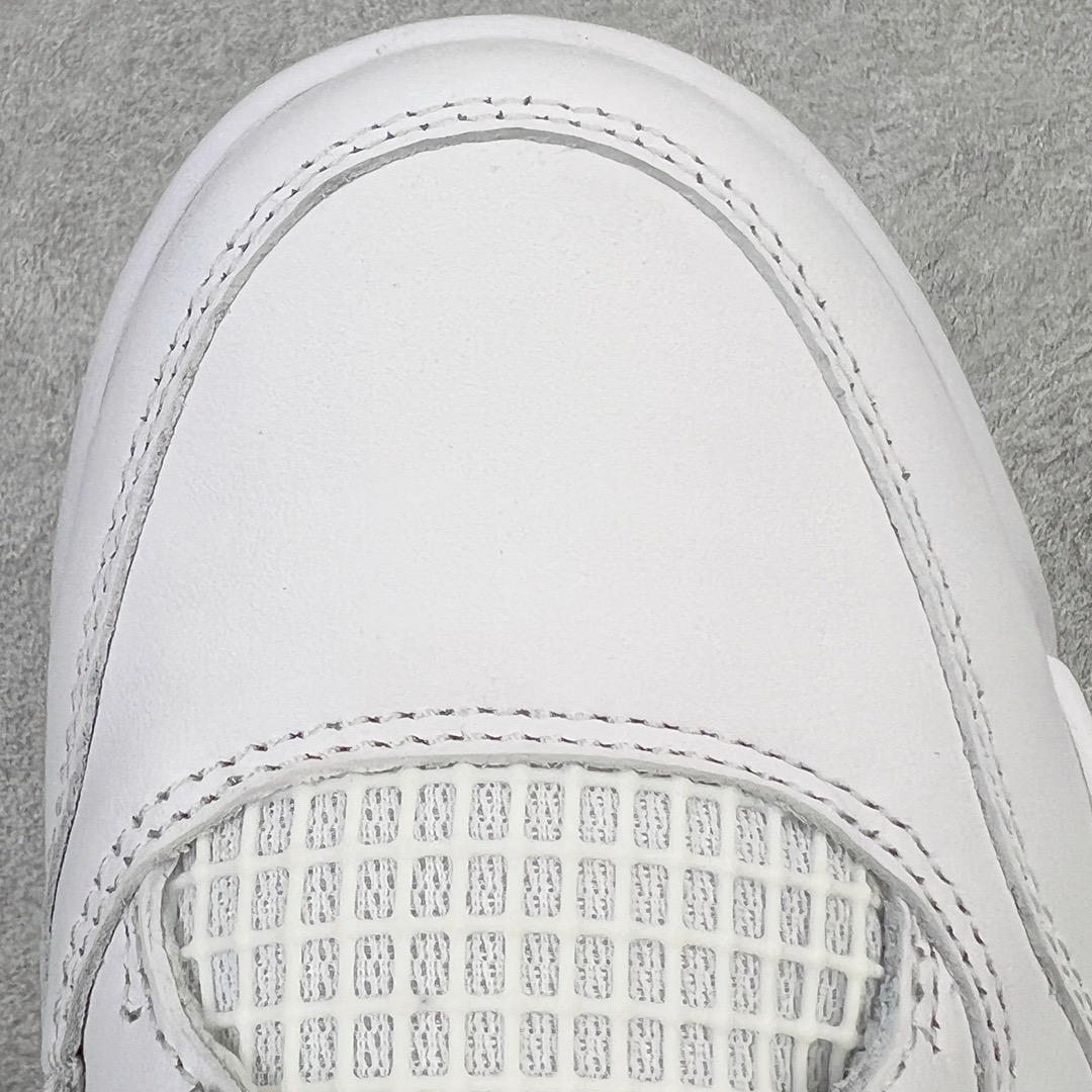图片[10]-＃GX Air Jordan AJ4 Retro 纯白/白猫 308497-100 圈内最强四代 独家外贸特供尺码含 45.5 49.5 50.5 耗时半年巨作 全套原纸板楦头开发 原厂特供皮料加持 确保原汁原味 完美呈现四代版型 一比一鞋头弧度高度鞋身弧度 数据细节工艺流程均保持原鞋一致 原厂TPU网格鞋带扣 正确内里网布 菱角分明不变形无多余毛边 柔软性质感一致于原鞋 市场唯一原厂鞋扣模具 背面可见隐藏注塑口 原厂织唛标 原厂飞人电绣工艺 尾指中部跳三针 独家绑鞋带手法 印刷中底布 四线拉帮 米色美纹纸贴合固定 进口港宝加持 后跟自然饱满 全鞋荧光划线卡点 追求极致完美 每一双都是工艺品 多重QC质检 超越公司货的品控标准 实实在在的免检产品 尺码：40 40.5 41 42 42.5 43 44 44.5 45 45.5 46 47.5 48.5 49.5 50.5-选品中心