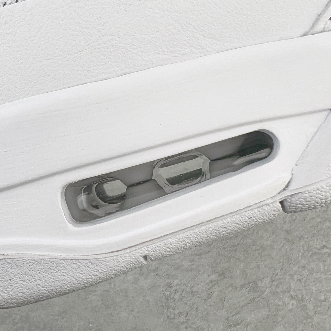 图片[14]-＃GX Air Jordan AJ4 Retro 纯白/白猫 308497-100 圈内最强四代 独家外贸特供尺码含 45.5 49.5 50.5 耗时半年巨作 全套原纸板楦头开发 原厂特供皮料加持 确保原汁原味 完美呈现四代版型 一比一鞋头弧度高度鞋身弧度 数据细节工艺流程均保持原鞋一致 原厂TPU网格鞋带扣 正确内里网布 菱角分明不变形无多余毛边 柔软性质感一致于原鞋 市场唯一原厂鞋扣模具 背面可见隐藏注塑口 原厂织唛标 原厂飞人电绣工艺 尾指中部跳三针 独家绑鞋带手法 印刷中底布 四线拉帮 米色美纹纸贴合固定 进口港宝加持 后跟自然饱满 全鞋荧光划线卡点 追求极致完美 每一双都是工艺品 多重QC质检 超越公司货的品控标准 实实在在的免检产品 尺码：40 40.5 41 42 42.5 43 44 44.5 45 45.5 46 47.5 48.5 49.5 50.5-选品中心