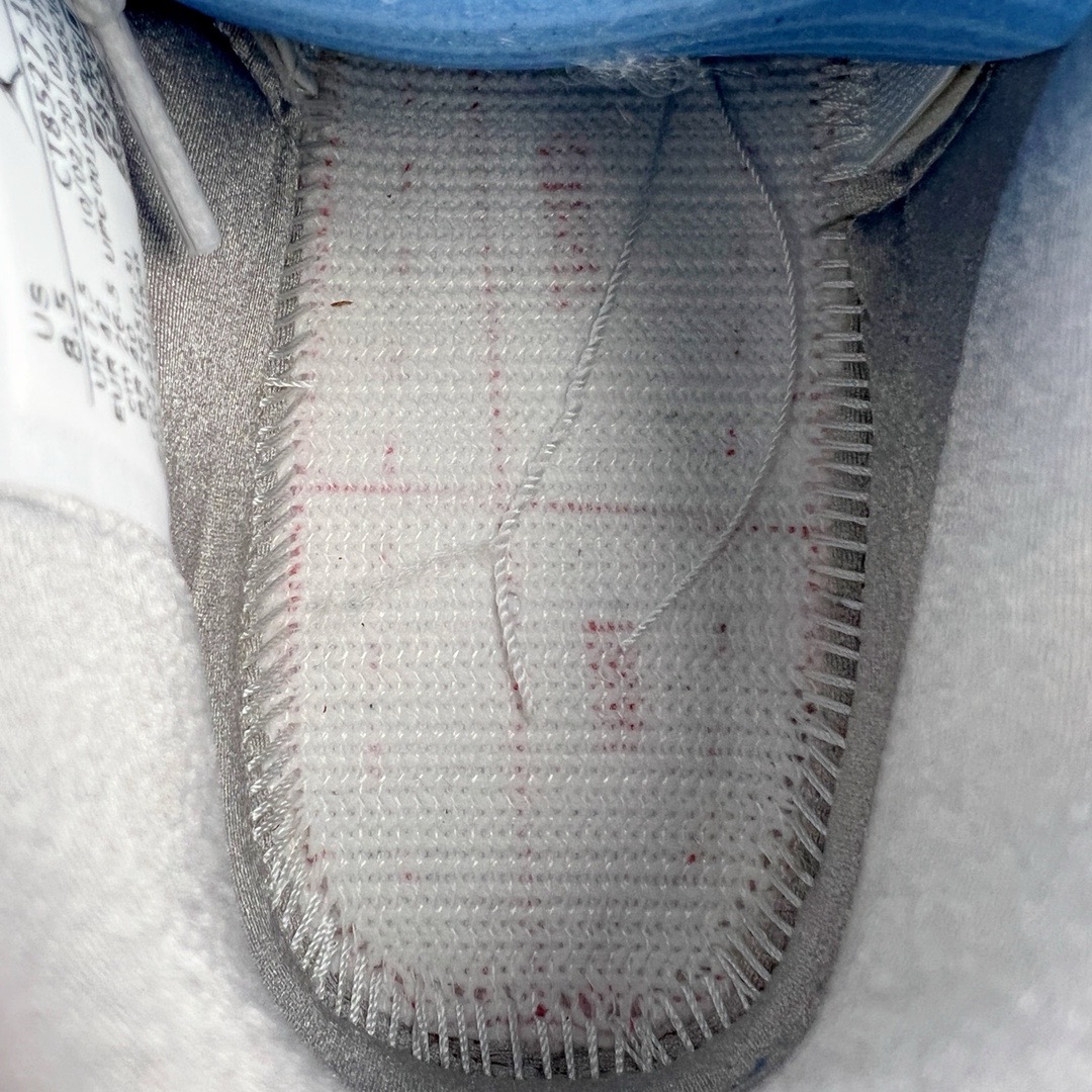 图片[19]-＃GX Air Jordan AJ4 Retro 白灰奥利奥 CT8527-100 圈内最强四代 独家外贸特供尺码含 45.5 49.5 50.5 耗时半年巨作 全套原纸板楦头开发 原厂特供皮料加持 确保原汁原味 完美呈现四代版型 一比一鞋头弧度高度鞋身弧度 数据细节工艺流程均保持原鞋一致 原厂TPU网格鞋带扣 正确内里网布 菱角分明不变形无多余毛边 柔软性质感一致于原鞋 市场唯一原厂鞋扣模具 背面可见隐藏注塑口 原厂织唛标 原厂飞人电绣工艺 尾指中部跳三针 独家绑鞋带手法 印刷中底布 四线拉帮 米色美纹纸贴合固定 进口港宝加持 后跟自然饱满 全鞋荧光划线卡点 追求极致完美 每一双都是工艺品 多重QC质检 超越公司货的品控标准 实实在在的免检产品 尺码：40 40.5 41 42 42.5 43 44 44.5 45 45.5 46 47.5 48.5 49.5 50.5-选品中心