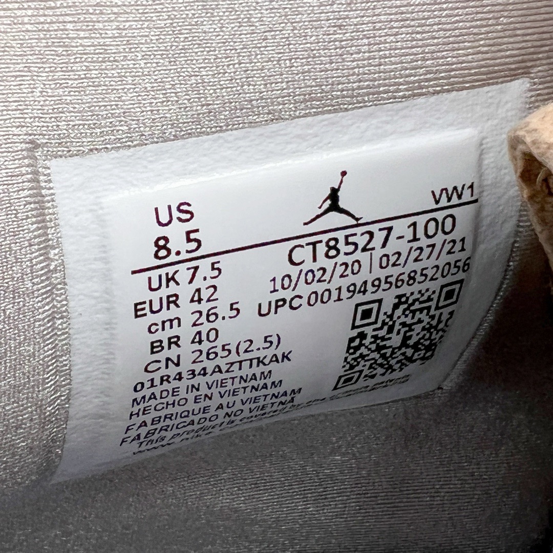 图片[18]-＃GX Air Jordan AJ4 Retro 白灰奥利奥 CT8527-100 圈内最强四代 独家外贸特供尺码含 45.5 49.5 50.5 耗时半年巨作 全套原纸板楦头开发 原厂特供皮料加持 确保原汁原味 完美呈现四代版型 一比一鞋头弧度高度鞋身弧度 数据细节工艺流程均保持原鞋一致 原厂TPU网格鞋带扣 正确内里网布 菱角分明不变形无多余毛边 柔软性质感一致于原鞋 市场唯一原厂鞋扣模具 背面可见隐藏注塑口 原厂织唛标 原厂飞人电绣工艺 尾指中部跳三针 独家绑鞋带手法 印刷中底布 四线拉帮 米色美纹纸贴合固定 进口港宝加持 后跟自然饱满 全鞋荧光划线卡点 追求极致完美 每一双都是工艺品 多重QC质检 超越公司货的品控标准 实实在在的免检产品 尺码：40 40.5 41 42 42.5 43 44 44.5 45 45.5 46 47.5 48.5 49.5 50.5-选品中心