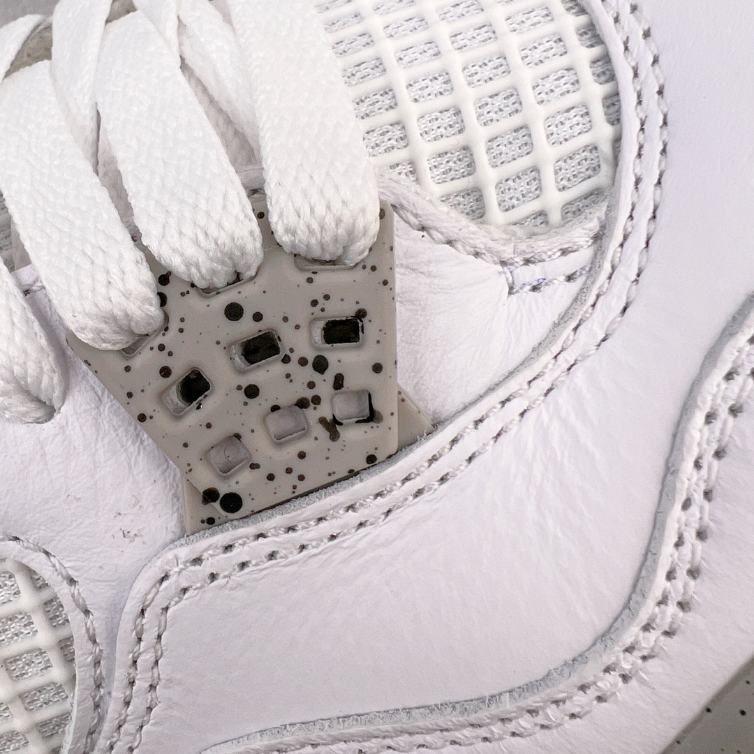 图片[12]-＃GX Air Jordan AJ4 Retro 白灰奥利奥 CT8527-100 圈内最强四代 独家外贸特供尺码含 45.5 49.5 50.5 耗时半年巨作 全套原纸板楦头开发 原厂特供皮料加持 确保原汁原味 完美呈现四代版型 一比一鞋头弧度高度鞋身弧度 数据细节工艺流程均保持原鞋一致 原厂TPU网格鞋带扣 正确内里网布 菱角分明不变形无多余毛边 柔软性质感一致于原鞋 市场唯一原厂鞋扣模具 背面可见隐藏注塑口 原厂织唛标 原厂飞人电绣工艺 尾指中部跳三针 独家绑鞋带手法 印刷中底布 四线拉帮 米色美纹纸贴合固定 进口港宝加持 后跟自然饱满 全鞋荧光划线卡点 追求极致完美 每一双都是工艺品 多重QC质检 超越公司货的品控标准 实实在在的免检产品 尺码：40 40.5 41 42 42.5 43 44 44.5 45 45.5 46 47.5 48.5 49.5 50.5-选品中心