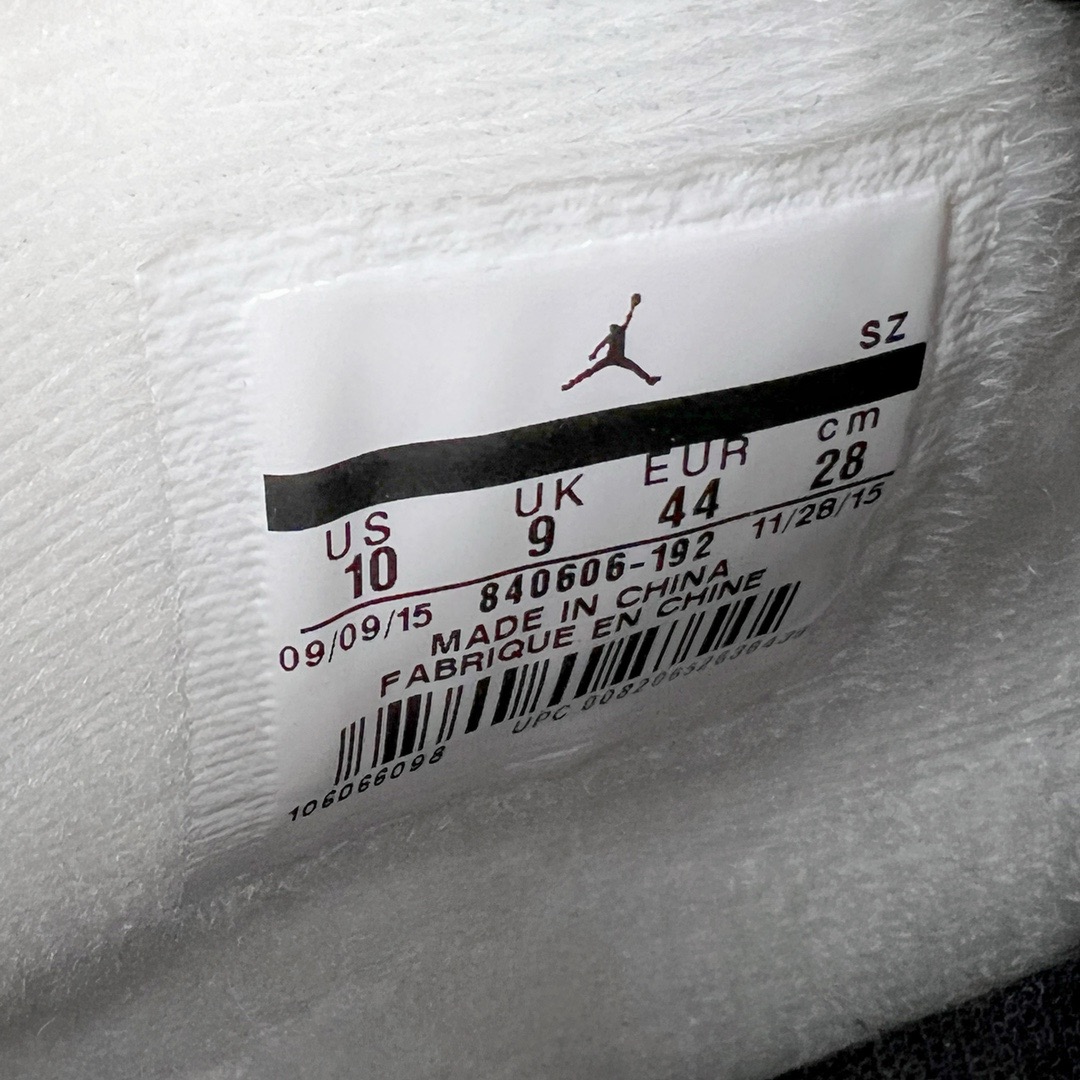 图片[11]-＃绿X/GX Air Jordan AJ4 Retro 白水泥 840606-190 圈内最强四代 独家外贸特供尺码含 45.5 49.5 50.5 耗时半年巨作 全套原纸板楦头开发 原厂特供皮料加持 确保原汁原味 完美呈现四代版型 一比一鞋头弧度高度鞋身弧度 数据细节工艺流程均保持原鞋一致 原厂TPU网格鞋带扣 正确内里网布 菱角分明不变形无多余毛边 柔软性质感一致于原鞋 市场唯一原厂鞋扣模具 背面可见隐藏注塑口 原厂织唛标 原厂飞人电绣工艺 尾指中部跳三针 独家绑鞋带手法 印刷中底布 四线拉帮 米色美纹纸贴合固定 进口港宝加持 后跟自然饱满 全鞋荧光划线卡点 追求极致完美 每一双都是工艺品 多重QC质检 超越公司货的品控标准 实实在在的免检产品 尺码：40 40.5 41 42 42.5 43 44 44.5 45 45.5 46 47.5 48.5 49.5 50.5-选品中心
