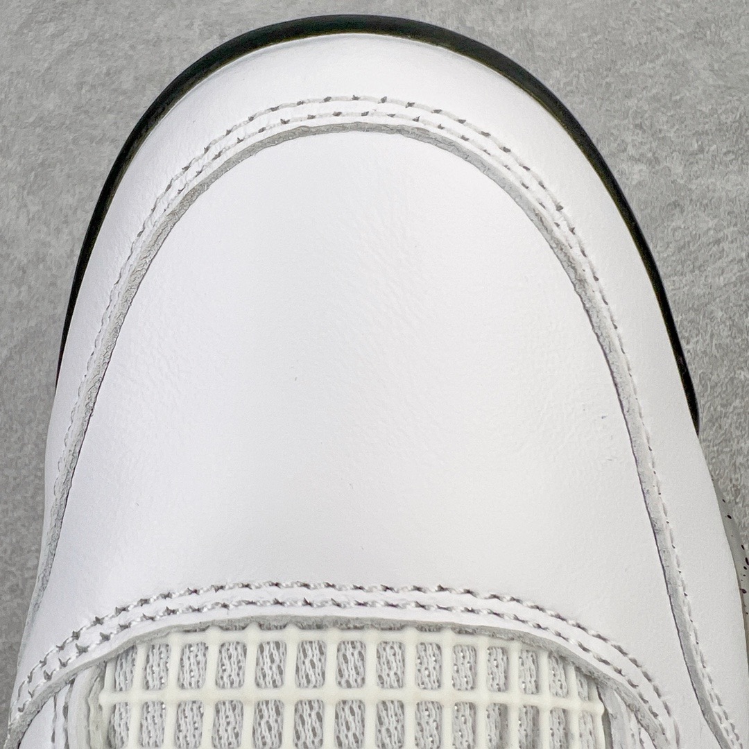 图片[15]-＃绿X/GX Air Jordan AJ4 Retro 白水泥 840606-190 圈内最强四代 独家外贸特供尺码含 45.5 49.5 50.5 耗时半年巨作 全套原纸板楦头开发 原厂特供皮料加持 确保原汁原味 完美呈现四代版型 一比一鞋头弧度高度鞋身弧度 数据细节工艺流程均保持原鞋一致 原厂TPU网格鞋带扣 正确内里网布 菱角分明不变形无多余毛边 柔软性质感一致于原鞋 市场唯一原厂鞋扣模具 背面可见隐藏注塑口 原厂织唛标 原厂飞人电绣工艺 尾指中部跳三针 独家绑鞋带手法 印刷中底布 四线拉帮 米色美纹纸贴合固定 进口港宝加持 后跟自然饱满 全鞋荧光划线卡点 追求极致完美 每一双都是工艺品 多重QC质检 超越公司货的品控标准 实实在在的免检产品 尺码：40 40.5 41 42 42.5 43 44 44.5 45 45.5 46 47.5 48.5 49.5 50.5-选品中心