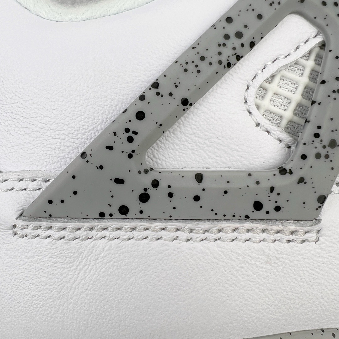 图片[16]-＃绿X/GX Air Jordan AJ4 Retro 白水泥 840606-190 圈内最强四代 独家外贸特供尺码含 45.5 49.5 50.5 耗时半年巨作 全套原纸板楦头开发 原厂特供皮料加持 确保原汁原味 完美呈现四代版型 一比一鞋头弧度高度鞋身弧度 数据细节工艺流程均保持原鞋一致 原厂TPU网格鞋带扣 正确内里网布 菱角分明不变形无多余毛边 柔软性质感一致于原鞋 市场唯一原厂鞋扣模具 背面可见隐藏注塑口 原厂织唛标 原厂飞人电绣工艺 尾指中部跳三针 独家绑鞋带手法 印刷中底布 四线拉帮 米色美纹纸贴合固定 进口港宝加持 后跟自然饱满 全鞋荧光划线卡点 追求极致完美 每一双都是工艺品 多重QC质检 超越公司货的品控标准 实实在在的免检产品 尺码：40 40.5 41 42 42.5 43 44 44.5 45 45.5 46 47.5 48.5 49.5 50.5-选品中心