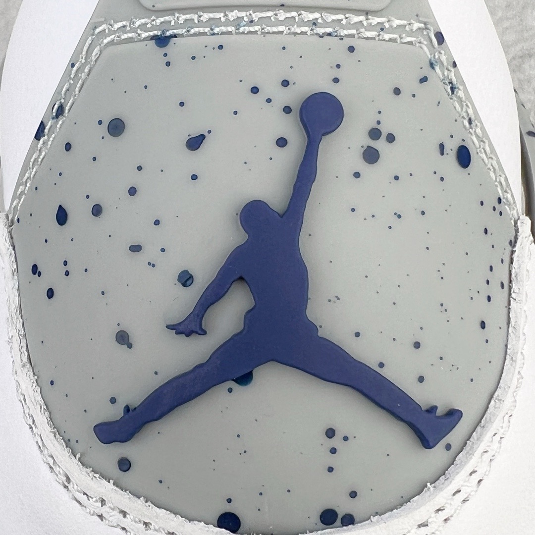 图片[10]-＃GX Air Jordan AJ4 Retro 午夜蓝 DH6927-140 圈内最强四代 独家外贸特供尺码含 45.5 49.5 50.5 耗时半年巨作 全套原纸板楦头开发 原厂特供皮料加持 确保原汁原味 完美呈现四代版型 一比一鞋头弧度高度鞋身弧度 数据细节工艺流程均保持原鞋一致 原厂TPU网格鞋带扣 正确内里网布 菱角分明不变形无多余毛边 柔软性质感一致于原鞋 市场唯一原厂鞋扣模具 背面可见隐藏注塑口 原厂织唛标 原厂飞人电绣工艺 尾指中部跳三针 独家绑鞋带手法 印刷中底布 四线拉帮 米色美纹纸贴合固定 进口港宝加持 后跟自然饱满 全鞋荧光划线卡点 追求极致完美 每一双都是工艺品 多重QC质检 超越公司货的品控标准 实实在在的免检产品 尺码：40 40.5 41 42 42.5 43 44 44.5 45 45.5 46 47.5 48.5 49.5 50.5-选品中心