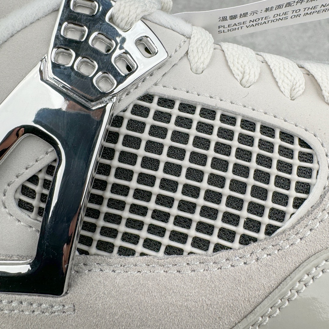 图片[12]-＃GX Air Jordan AJ4 Retro 电镀银 AQ9129-001 圈内最强四代 独家外贸特供尺码含 45.5 49.5 50.5 耗时半年巨作 全套原纸板楦头开发 原厂特供皮料加持 确保原汁原味 完美呈现四代版型 一比一鞋头弧度高度鞋身弧度 数据细节工艺流程均保持原鞋一致 原厂TPU网格鞋带扣 正确内里网布 菱角分明不变形无多余毛边 柔软性质感一致于原鞋 市场唯一原厂鞋扣模具 背面可见隐藏注塑口 原厂织唛标 原厂飞人电绣工艺 尾指中部跳三针 独家绑鞋带手法 印刷中底布 四线拉帮 米色美纹纸贴合固定 进口港宝加持 后跟自然饱满 全鞋荧光划线卡点 追求极致完美 每一双都是工艺品 多重QC质检 超越公司货的品控标准 实实在在的免检产品 尺码：40 40.5 41 42 42.5 43 44 44.5 45 45.5 46 47.5 48.5 49.5 50.5-选品中心