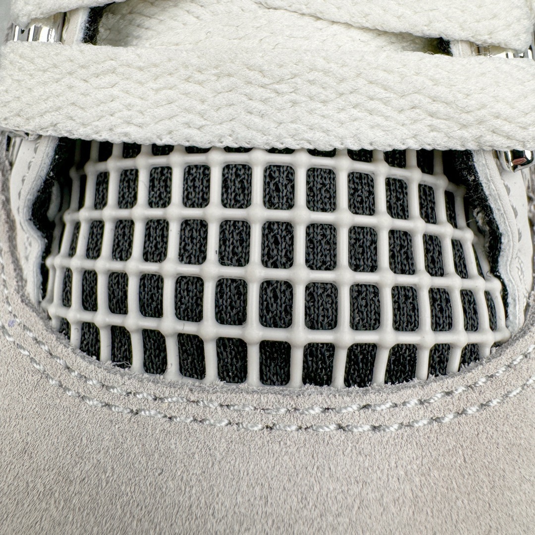图片[13]-＃GX Air Jordan AJ4 Retro 电镀银 AQ9129-001 圈内最强四代 独家外贸特供尺码含 45.5 49.5 50.5 耗时半年巨作 全套原纸板楦头开发 原厂特供皮料加持 确保原汁原味 完美呈现四代版型 一比一鞋头弧度高度鞋身弧度 数据细节工艺流程均保持原鞋一致 原厂TPU网格鞋带扣 正确内里网布 菱角分明不变形无多余毛边 柔软性质感一致于原鞋 市场唯一原厂鞋扣模具 背面可见隐藏注塑口 原厂织唛标 原厂飞人电绣工艺 尾指中部跳三针 独家绑鞋带手法 印刷中底布 四线拉帮 米色美纹纸贴合固定 进口港宝加持 后跟自然饱满 全鞋荧光划线卡点 追求极致完美 每一双都是工艺品 多重QC质检 超越公司货的品控标准 实实在在的免检产品 尺码：40 40.5 41 42 42.5 43 44 44.5 45 45.5 46 47.5 48.5 49.5 50.5-选品中心