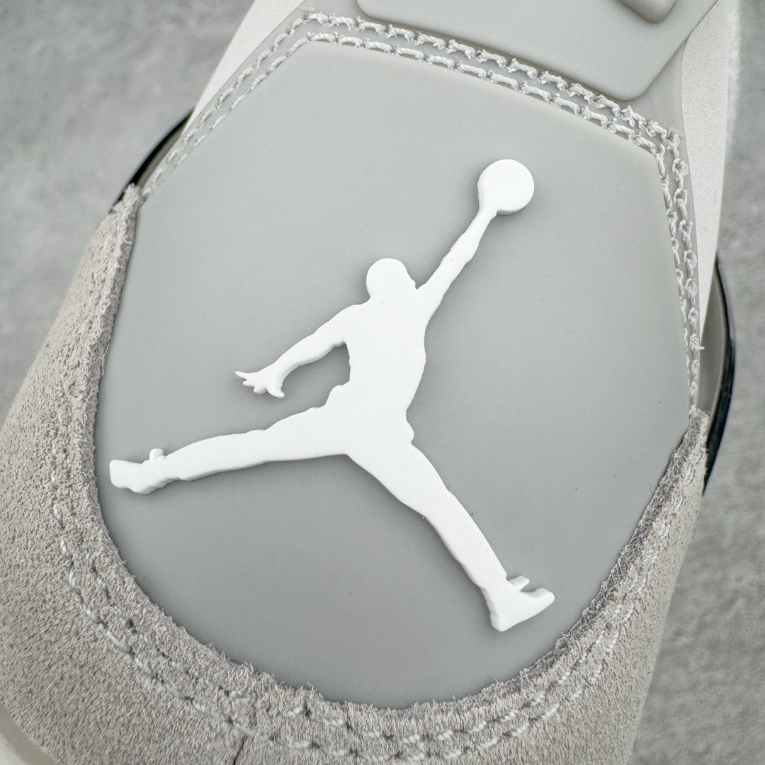 图片[11]-＃GX Air Jordan AJ4 Retro 电镀银 AQ9129-001 圈内最强四代 独家外贸特供尺码含 45.5 49.5 50.5 耗时半年巨作 全套原纸板楦头开发 原厂特供皮料加持 确保原汁原味 完美呈现四代版型 一比一鞋头弧度高度鞋身弧度 数据细节工艺流程均保持原鞋一致 原厂TPU网格鞋带扣 正确内里网布 菱角分明不变形无多余毛边 柔软性质感一致于原鞋 市场唯一原厂鞋扣模具 背面可见隐藏注塑口 原厂织唛标 原厂飞人电绣工艺 尾指中部跳三针 独家绑鞋带手法 印刷中底布 四线拉帮 米色美纹纸贴合固定 进口港宝加持 后跟自然饱满 全鞋荧光划线卡点 追求极致完美 每一双都是工艺品 多重QC质检 超越公司货的品控标准 实实在在的免检产品 尺码：40 40.5 41 42 42.5 43 44 44.5 45 45.5 46 47.5 48.5 49.5 50.5-选品中心