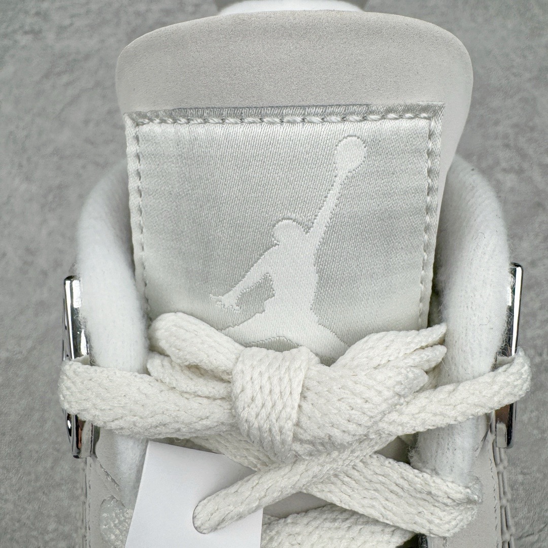 图片[16]-＃GX Air Jordan AJ4 Retro 电镀银 AQ9129-001 圈内最强四代 独家外贸特供尺码含 45.5 49.5 50.5 耗时半年巨作 全套原纸板楦头开发 原厂特供皮料加持 确保原汁原味 完美呈现四代版型 一比一鞋头弧度高度鞋身弧度 数据细节工艺流程均保持原鞋一致 原厂TPU网格鞋带扣 正确内里网布 菱角分明不变形无多余毛边 柔软性质感一致于原鞋 市场唯一原厂鞋扣模具 背面可见隐藏注塑口 原厂织唛标 原厂飞人电绣工艺 尾指中部跳三针 独家绑鞋带手法 印刷中底布 四线拉帮 米色美纹纸贴合固定 进口港宝加持 后跟自然饱满 全鞋荧光划线卡点 追求极致完美 每一双都是工艺品 多重QC质检 超越公司货的品控标准 实实在在的免检产品 尺码：40 40.5 41 42 42.5 43 44 44.5 45 45.5 46 47.5 48.5 49.5 50.5-选品中心