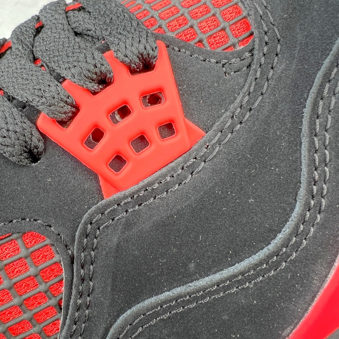 图片[12]-＃GX Air Jordan AJ4 Retro \\\”Red Thunder\\\” 黑红雷电 CT8527-016 圈内最强四代 独家外贸特供尺码含 45.5 49.5 50.5 耗时半年巨作 全套原纸板楦头开发 原厂特供皮料加持 确保原汁原味 完美呈现四代版型 一比一鞋头弧度高度鞋身弧度 数据细节工艺流程均保持原鞋一致 原厂TPU网格鞋带扣 正确内里网布 菱角分明不变形无多余毛边 柔软性质感一致于原鞋 市场唯一原厂鞋扣模具 背面可见隐藏注塑口 原厂织唛标 原厂飞人电绣工艺 尾指中部跳三针 独家绑鞋带手法 印刷中底布 四线拉帮 米色美纹纸贴合固定 进口港宝加持 后跟自然饱满 全鞋荧光划线卡点 追求极致完美 每一双都是工艺品 多重QC质检 超越公司货的品控标准 实实在在的免检产品 尺码：40 40.5 41 42 42.5 43 44 44.5 45 45.5 46 47.5 48.5 49.5 50.5-选品中心