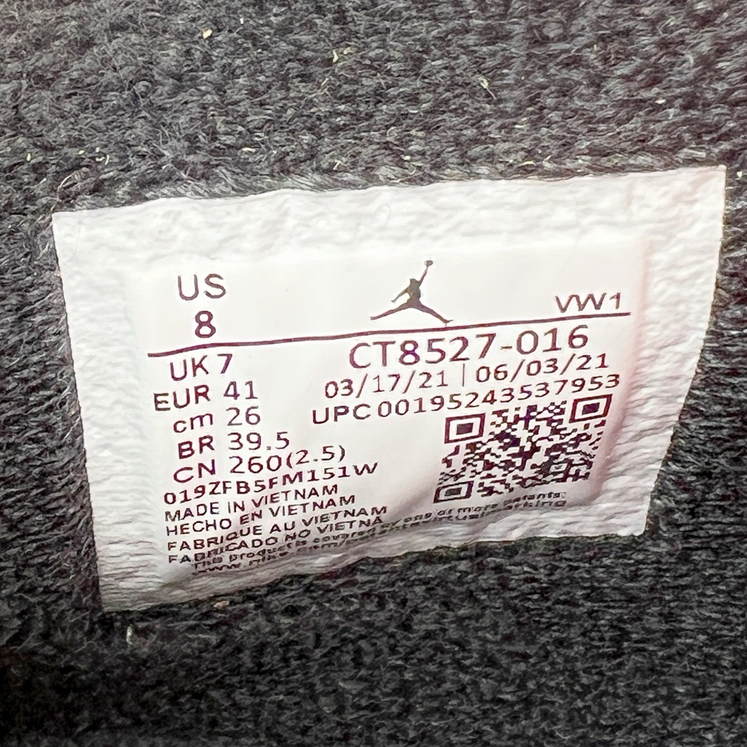 图片[17]-＃GX Air Jordan AJ4 Retro \\\”Red Thunder\\\” 黑红雷电 CT8527-016 圈内最强四代 独家外贸特供尺码含 45.5 49.5 50.5 耗时半年巨作 全套原纸板楦头开发 原厂特供皮料加持 确保原汁原味 完美呈现四代版型 一比一鞋头弧度高度鞋身弧度 数据细节工艺流程均保持原鞋一致 原厂TPU网格鞋带扣 正确内里网布 菱角分明不变形无多余毛边 柔软性质感一致于原鞋 市场唯一原厂鞋扣模具 背面可见隐藏注塑口 原厂织唛标 原厂飞人电绣工艺 尾指中部跳三针 独家绑鞋带手法 印刷中底布 四线拉帮 米色美纹纸贴合固定 进口港宝加持 后跟自然饱满 全鞋荧光划线卡点 追求极致完美 每一双都是工艺品 多重QC质检 超越公司货的品控标准 实实在在的免检产品 尺码：40 40.5 41 42 42.5 43 44 44.5 45 45.5 46 47.5 48.5 49.5 50.5-选品中心