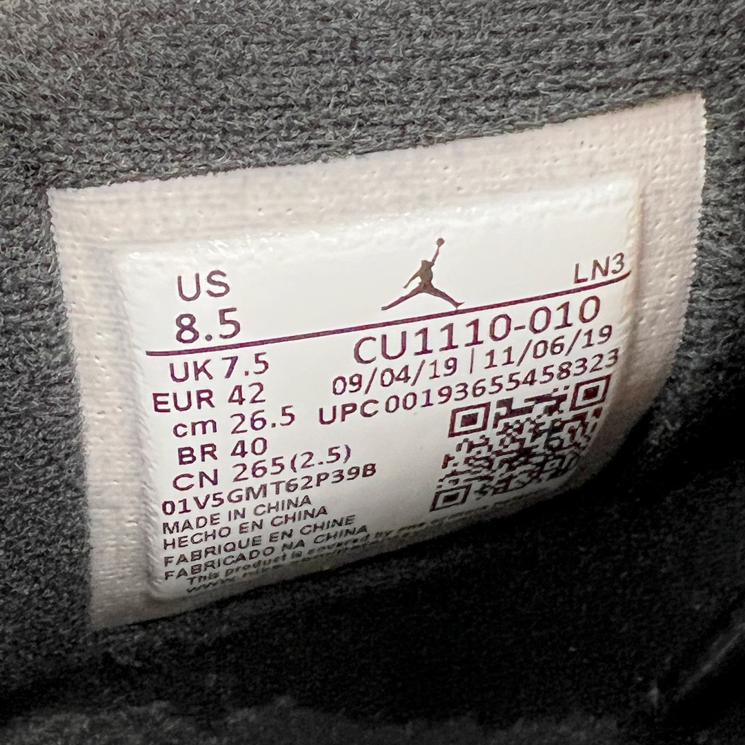 图片[18]-＃GX Air Jordan AJ4 Retro 黑猫 CU1110-010 圈内最强四代 独家外贸特供尺码含 45.5 49.5 50.5 耗时半年巨作 全套原纸板楦头开发 原厂特供皮料加持 确保原汁原味 完美呈现四代版型 一比一鞋头弧度高度鞋身弧度 数据细节工艺流程均保持原鞋一致 原厂TPU网格鞋带扣 正确内里网布 菱角分明不变形无多余毛边 柔软性质感一致于原鞋 市场唯一原厂鞋扣模具 背面可见隐藏注塑口 原厂织唛标 原厂飞人电绣工艺 尾指中部跳三针 独家绑鞋带手法 印刷中底布 四线拉帮 米色美纹纸贴合固定 进口港宝加持 后跟自然饱满 全鞋荧光划线卡点 追求极致完美 每一双都是工艺品 多重QC质检 超越公司货的品控标准 实实在在的免检产品 尺码：40 40.5 41 42 42.5 43 44 44.5 45 45.5 46 47.5 48.5 49.5 50.5-选品中心