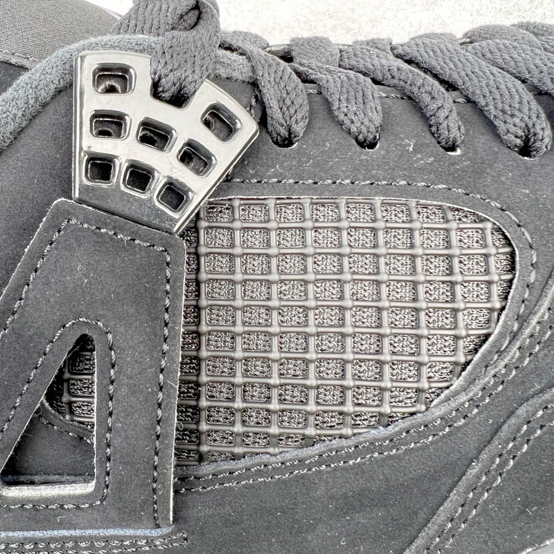 图片[15]-＃GX Air Jordan AJ4 Retro 黑猫 CU1110-010 圈内最强四代 独家外贸特供尺码含 45.5 49.5 50.5 耗时半年巨作 全套原纸板楦头开发 原厂特供皮料加持 确保原汁原味 完美呈现四代版型 一比一鞋头弧度高度鞋身弧度 数据细节工艺流程均保持原鞋一致 原厂TPU网格鞋带扣 正确内里网布 菱角分明不变形无多余毛边 柔软性质感一致于原鞋 市场唯一原厂鞋扣模具 背面可见隐藏注塑口 原厂织唛标 原厂飞人电绣工艺 尾指中部跳三针 独家绑鞋带手法 印刷中底布 四线拉帮 米色美纹纸贴合固定 进口港宝加持 后跟自然饱满 全鞋荧光划线卡点 追求极致完美 每一双都是工艺品 多重QC质检 超越公司货的品控标准 实实在在的免检产品 尺码：40 40.5 41 42 42.5 43 44 44.5 45 45.5 46 47.5 48.5 49.5 50.5-选品中心