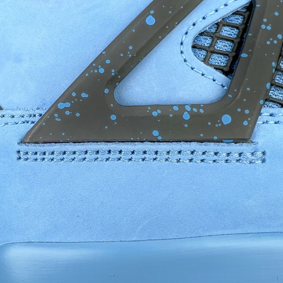 图片[15]-＃GX Travis Scott x Air Jordan AJ4 TS联名冰蓝 308497-406 圈内最强四代 独家外贸特供尺码含 45.5 49.5 50.5 耗时半年巨作 全套原纸板楦头开发 原厂特供皮料加持 确保原汁原味 完美呈现四代版型 一比一鞋头弧度高度鞋身弧度 数据细节工艺流程均保持原鞋一致 原厂TPU网格鞋带扣 正确内里网布 菱角分明不变形无多余毛边 柔软性质感一致于原鞋 市场唯一原厂鞋扣模具 背面可见隐藏注塑口 原厂织唛标 原厂飞人电绣工艺 尾指中部跳三针 独家绑鞋带手法 印刷中底布 四线拉帮 米色美纹纸贴合固定 进口港宝加持 后跟自然饱满 全鞋荧光划线卡点 追求极致完美 每一双都是工艺品 多重QC质检 超越公司货的品控标准 实实在在的免检产品 尺码：40 40.5 41 42 42.5 43 44 44.5 45 45.5 46 47.5 48.5 49.5 50.5-选品中心