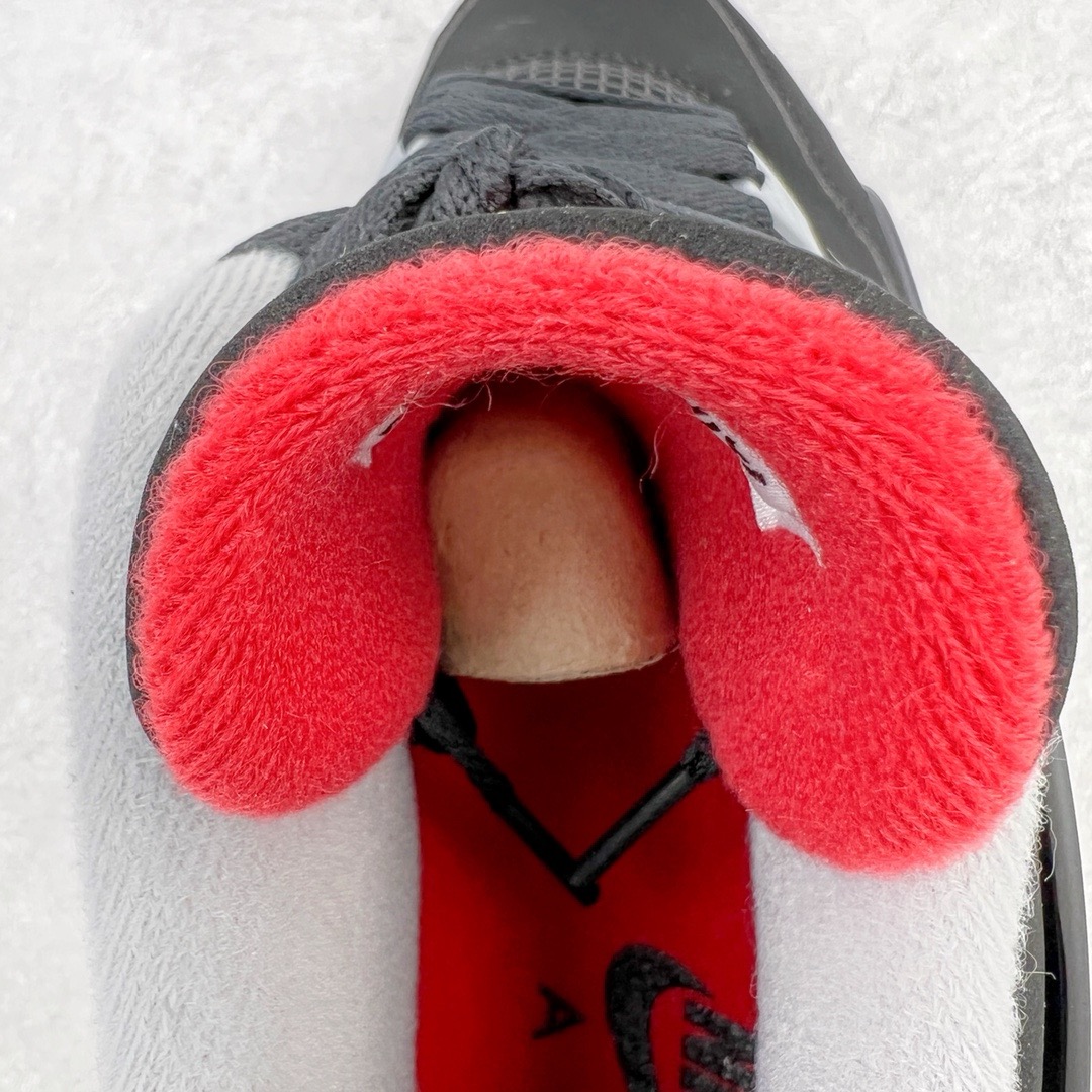 图片[16]-＃GX Air Jordan AJ4 Retro 黑红红牛 308497-060 圈内最强四代 独家外贸特供尺码含 45.5 49.5 50.5 耗时半年巨作 全套原纸板楦头开发 原厂特供皮料加持 确保原汁原味 完美呈现四代版型 一比一鞋头弧度高度鞋身弧度 数据细节工艺流程均保持原鞋一致 原厂TPU网格鞋带扣 正确内里网布 菱角分明不变形无多余毛边 柔软性质感一致于原鞋 市场唯一原厂鞋扣模具 背面可见隐藏注塑口 原厂织唛标 原厂飞人电绣工艺 尾指中部跳三针 独家绑鞋带手法 印刷中底布 四线拉帮 米色美纹纸贴合固定 进口港宝加持 后跟自然饱满 全鞋荧光划线卡点 追求极致完美 每一双都是工艺品 多重QC质检 超越公司货的品控标准 实实在在的免检产品 尺码：40 40.5 41 42 42.5 43 44 44.5 45 45.5 46 47.5 48.5 49.5 50.5-选品中心