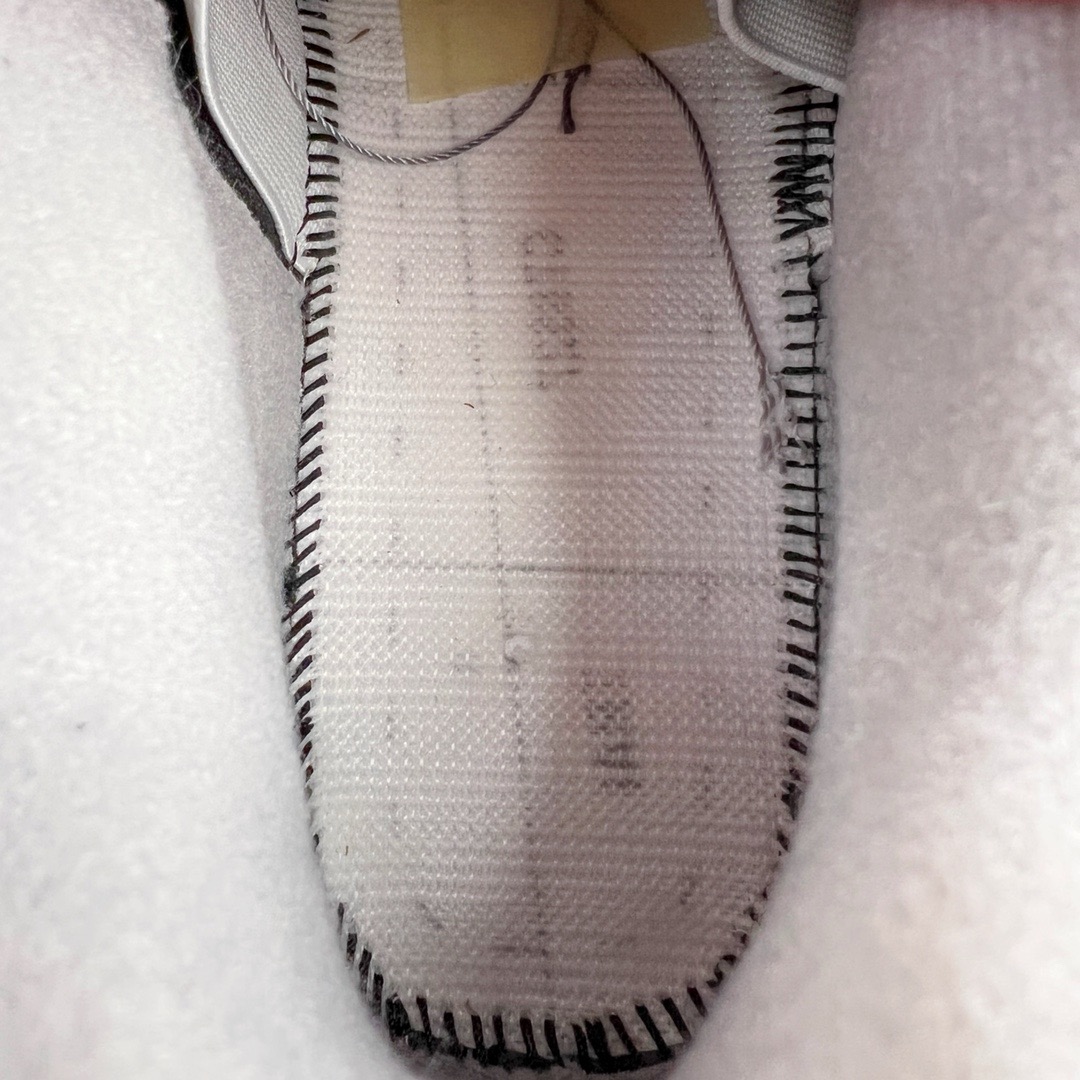 图片[18]-＃GX Air Jordan AJ4 Retro 黑红红牛 308497-060 圈内最强四代 独家外贸特供尺码含 45.5 49.5 50.5 耗时半年巨作 全套原纸板楦头开发 原厂特供皮料加持 确保原汁原味 完美呈现四代版型 一比一鞋头弧度高度鞋身弧度 数据细节工艺流程均保持原鞋一致 原厂TPU网格鞋带扣 正确内里网布 菱角分明不变形无多余毛边 柔软性质感一致于原鞋 市场唯一原厂鞋扣模具 背面可见隐藏注塑口 原厂织唛标 原厂飞人电绣工艺 尾指中部跳三针 独家绑鞋带手法 印刷中底布 四线拉帮 米色美纹纸贴合固定 进口港宝加持 后跟自然饱满 全鞋荧光划线卡点 追求极致完美 每一双都是工艺品 多重QC质检 超越公司货的品控标准 实实在在的免检产品 尺码：40 40.5 41 42 42.5 43 44 44.5 45 45.5 46 47.5 48.5 49.5 50.5-选品中心