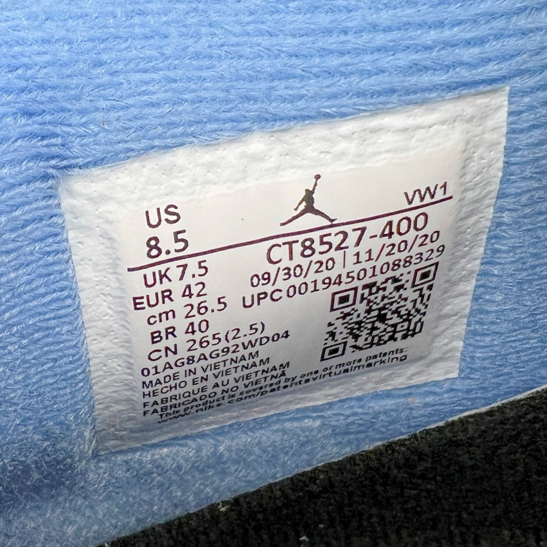 图片[14]-＃GX Air Jordan AJ4 Retro SE \\\”University Blue\\\”大学蓝 货号：CT8527-400 圈内最强四代 独家外贸特供尺码含 45.5 49.5 50.5 耗时半年巨作 全套原纸板楦头开发 原厂特供皮料加持 确保原汁原味 完美呈现四代版型 一比一鞋头弧度高度鞋身弧度 数据细节工艺流程均保持原鞋一致 原厂TPU网格鞋带扣 正确内里网布 菱角分明不变形无多余毛边 柔软性质感一致于原鞋 市场唯一原厂鞋扣模具 背面可见隐藏注塑口 原厂织唛标 原厂飞人电绣工艺 尾指中部跳三针 独家绑鞋带手法 印刷中底布 四线拉帮 米色美纹纸贴合固定 进口港宝加持 后跟自然饱满 全鞋荧光划线卡点 追求极致完美 每一双都是工艺品 多重QC质检 超越公司货的品控标准 实实在在的免检产品 尺码：40 40.5 41 42 42.5 43 44 44.5 45 45.5 46 47.5 48.5 49.5 50.5-选品中心