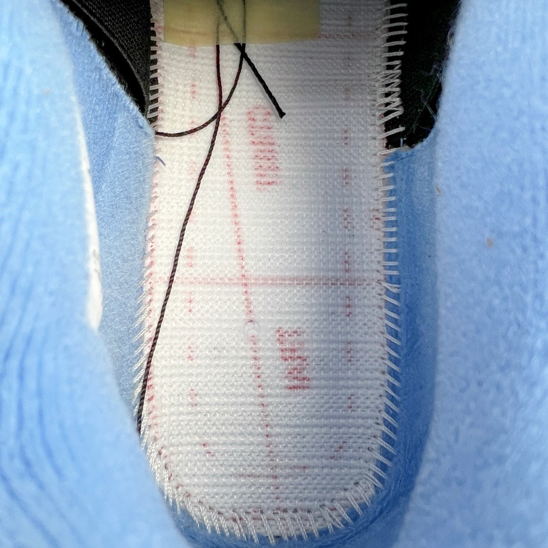图片[15]-＃GX Air Jordan AJ4 Retro SE \\\”University Blue\\\”大学蓝 货号：CT8527-400 圈内最强四代 独家外贸特供尺码含 45.5 49.5 50.5 耗时半年巨作 全套原纸板楦头开发 原厂特供皮料加持 确保原汁原味 完美呈现四代版型 一比一鞋头弧度高度鞋身弧度 数据细节工艺流程均保持原鞋一致 原厂TPU网格鞋带扣 正确内里网布 菱角分明不变形无多余毛边 柔软性质感一致于原鞋 市场唯一原厂鞋扣模具 背面可见隐藏注塑口 原厂织唛标 原厂飞人电绣工艺 尾指中部跳三针 独家绑鞋带手法 印刷中底布 四线拉帮 米色美纹纸贴合固定 进口港宝加持 后跟自然饱满 全鞋荧光划线卡点 追求极致完美 每一双都是工艺品 多重QC质检 超越公司货的品控标准 实实在在的免检产品 尺码：40 40.5 41 42 42.5 43 44 44.5 45 45.5 46 47.5 48.5 49.5 50.5-选品中心