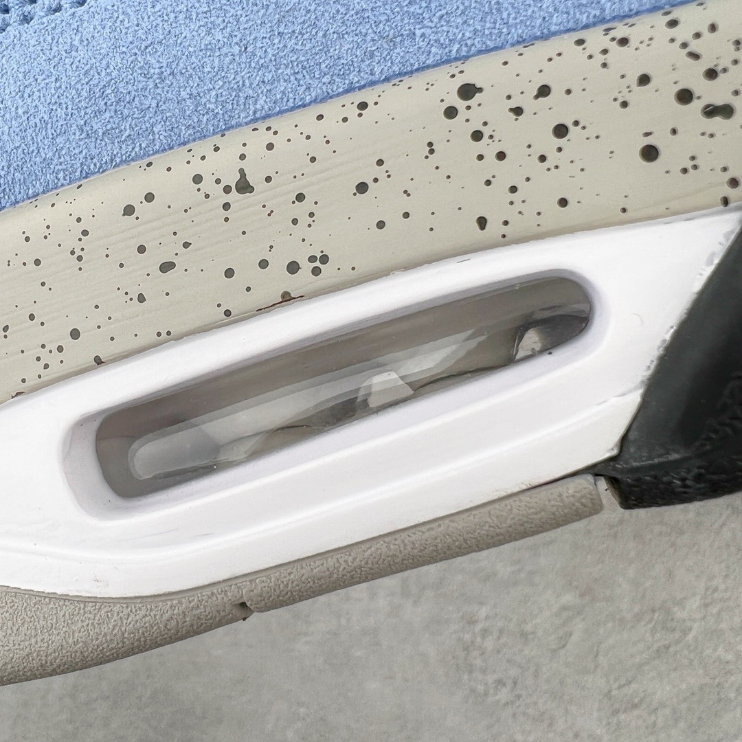 图片[11]-＃GX Air Jordan AJ4 Retro SE \\\”University Blue\\\”大学蓝 货号：CT8527-400 圈内最强四代 独家外贸特供尺码含 45.5 49.5 50.5 耗时半年巨作 全套原纸板楦头开发 原厂特供皮料加持 确保原汁原味 完美呈现四代版型 一比一鞋头弧度高度鞋身弧度 数据细节工艺流程均保持原鞋一致 原厂TPU网格鞋带扣 正确内里网布 菱角分明不变形无多余毛边 柔软性质感一致于原鞋 市场唯一原厂鞋扣模具 背面可见隐藏注塑口 原厂织唛标 原厂飞人电绣工艺 尾指中部跳三针 独家绑鞋带手法 印刷中底布 四线拉帮 米色美纹纸贴合固定 进口港宝加持 后跟自然饱满 全鞋荧光划线卡点 追求极致完美 每一双都是工艺品 多重QC质检 超越公司货的品控标准 实实在在的免检产品 尺码：40 40.5 41 42 42.5 43 44 44.5 45 45.5 46 47.5 48.5 49.5 50.5-选品中心