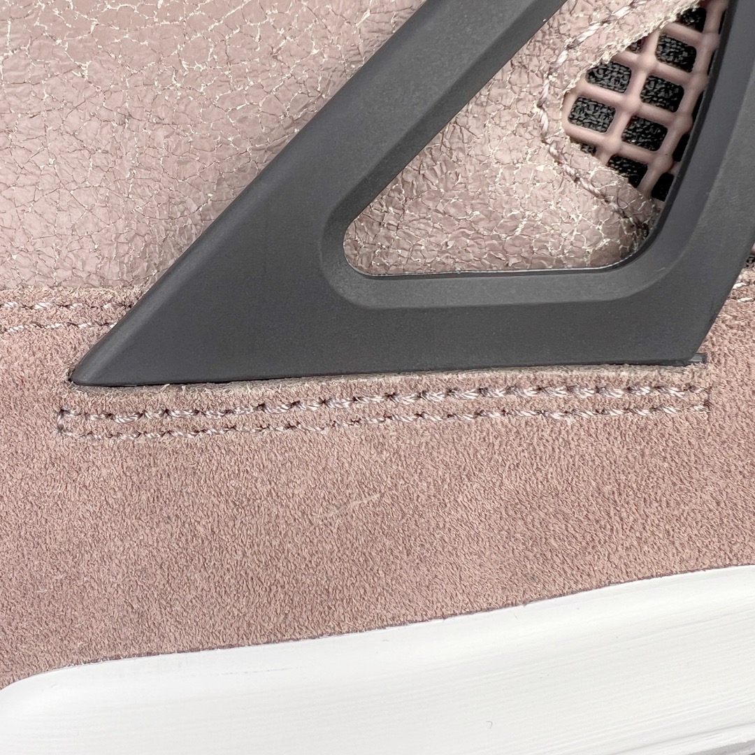 图片[16]-＃GX Air Jordan AJ4 Retro 黑棕摩卡 DB0732-200 圈内最强四代 独家外贸特供尺码含 45.5 49.5 50.5 耗时半年巨作 全套原纸板楦头开发 原厂特供皮料加持 确保原汁原味 完美呈现四代版型 一比一鞋头弧度高度鞋身弧度 数据细节工艺流程均保持原鞋一致 原厂TPU网格鞋带扣 正确内里网布 菱角分明不变形无多余毛边 柔软性质感一致于原鞋 市场唯一原厂鞋扣模具 背面可见隐藏注塑口 原厂织唛标 原厂飞人电绣工艺 尾指中部跳三针 独家绑鞋带手法 印刷中底布 四线拉帮 米色美纹纸贴合固定 进口港宝加持 后跟自然饱满 全鞋荧光划线卡点 追求极致完美 每一双都是工艺品 多重QC质检 超越公司货的品控标准 实实在在的免检产品 尺码：40 40.5 41 42 42.5 43 44 44.5 45 45.5 46 47.5 48.5 49.5 50.5-选品中心