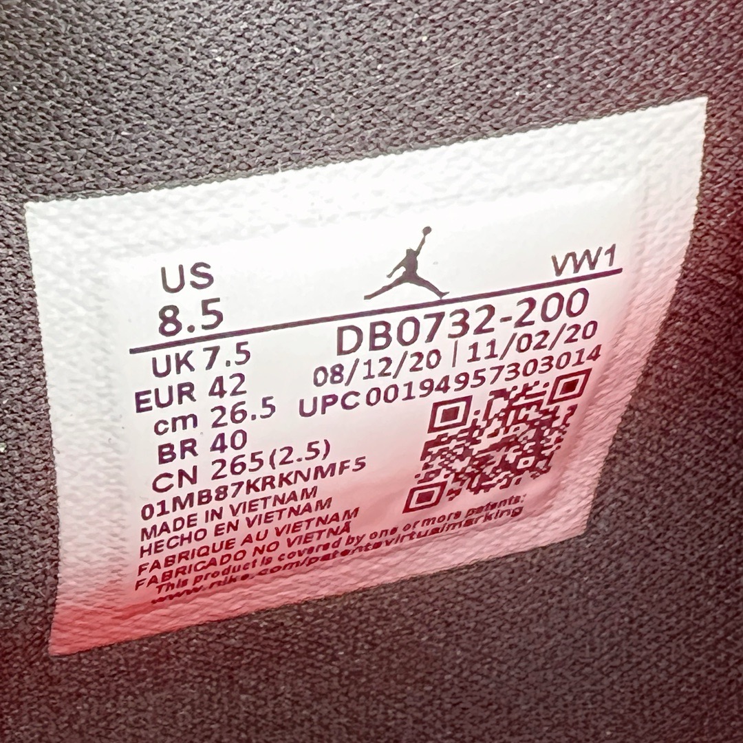 图片[18]-＃GX Air Jordan AJ4 Retro 黑棕摩卡 DB0732-200 圈内最强四代 独家外贸特供尺码含 45.5 49.5 50.5 耗时半年巨作 全套原纸板楦头开发 原厂特供皮料加持 确保原汁原味 完美呈现四代版型 一比一鞋头弧度高度鞋身弧度 数据细节工艺流程均保持原鞋一致 原厂TPU网格鞋带扣 正确内里网布 菱角分明不变形无多余毛边 柔软性质感一致于原鞋 市场唯一原厂鞋扣模具 背面可见隐藏注塑口 原厂织唛标 原厂飞人电绣工艺 尾指中部跳三针 独家绑鞋带手法 印刷中底布 四线拉帮 米色美纹纸贴合固定 进口港宝加持 后跟自然饱满 全鞋荧光划线卡点 追求极致完美 每一双都是工艺品 多重QC质检 超越公司货的品控标准 实实在在的免检产品 尺码：40 40.5 41 42 42.5 43 44 44.5 45 45.5 46 47.5 48.5 49.5 50.5-选品中心