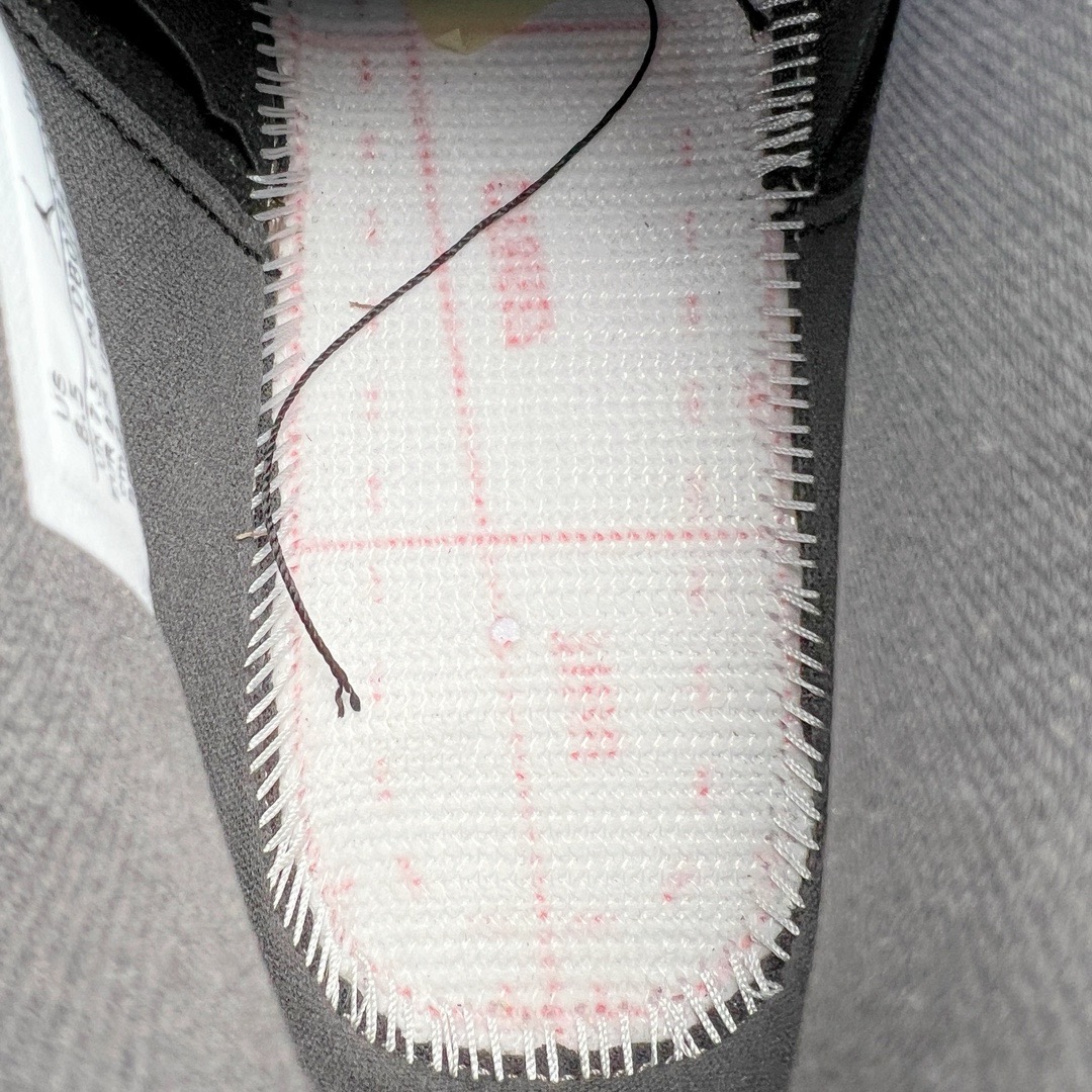 图片[17]-＃GX Air Jordan AJ4 Retro 黑棕摩卡 DB0732-200 圈内最强四代 独家外贸特供尺码含 45.5 49.5 50.5 耗时半年巨作 全套原纸板楦头开发 原厂特供皮料加持 确保原汁原味 完美呈现四代版型 一比一鞋头弧度高度鞋身弧度 数据细节工艺流程均保持原鞋一致 原厂TPU网格鞋带扣 正确内里网布 菱角分明不变形无多余毛边 柔软性质感一致于原鞋 市场唯一原厂鞋扣模具 背面可见隐藏注塑口 原厂织唛标 原厂飞人电绣工艺 尾指中部跳三针 独家绑鞋带手法 印刷中底布 四线拉帮 米色美纹纸贴合固定 进口港宝加持 后跟自然饱满 全鞋荧光划线卡点 追求极致完美 每一双都是工艺品 多重QC质检 超越公司货的品控标准 实实在在的免检产品 尺码：40 40.5 41 42 42.5 43 44 44.5 45 45.5 46 47.5 48.5 49.5 50.5-选品中心