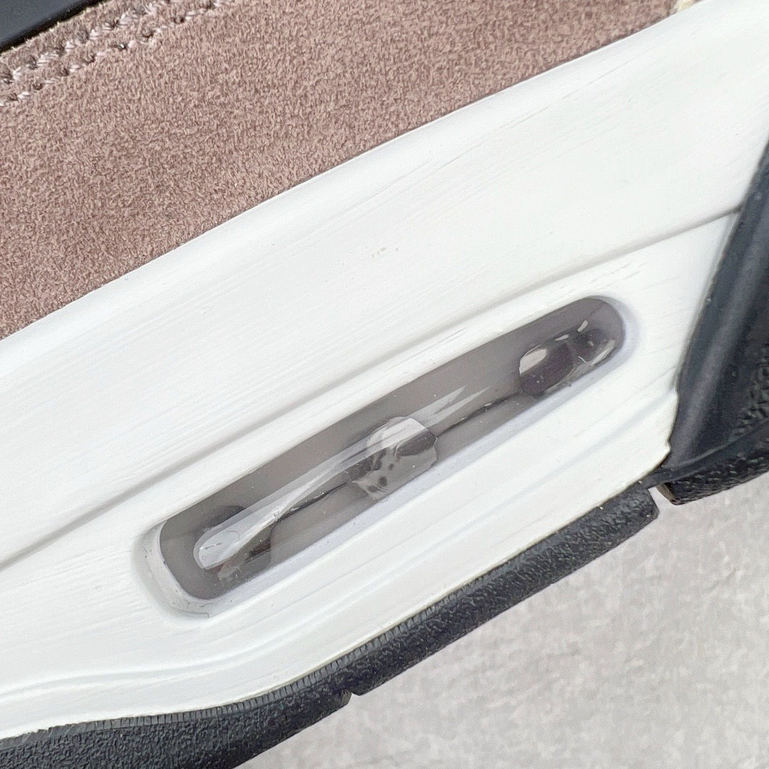 图片[10]-＃GX Air Jordan AJ4 Retro 黑棕摩卡 DB0732-200 圈内最强四代 独家外贸特供尺码含 45.5 49.5 50.5 耗时半年巨作 全套原纸板楦头开发 原厂特供皮料加持 确保原汁原味 完美呈现四代版型 一比一鞋头弧度高度鞋身弧度 数据细节工艺流程均保持原鞋一致 原厂TPU网格鞋带扣 正确内里网布 菱角分明不变形无多余毛边 柔软性质感一致于原鞋 市场唯一原厂鞋扣模具 背面可见隐藏注塑口 原厂织唛标 原厂飞人电绣工艺 尾指中部跳三针 独家绑鞋带手法 印刷中底布 四线拉帮 米色美纹纸贴合固定 进口港宝加持 后跟自然饱满 全鞋荧光划线卡点 追求极致完美 每一双都是工艺品 多重QC质检 超越公司货的品控标准 实实在在的免检产品 尺码：40 40.5 41 42 42.5 43 44 44.5 45 45.5 46 47.5 48.5 49.5 50.5-选品中心